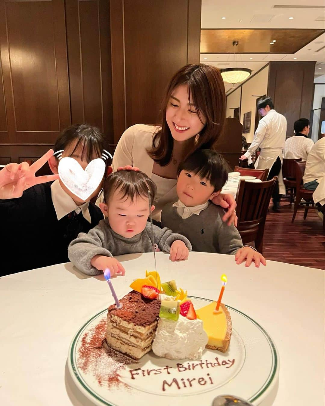 井上麻衣さんのインスタグラム写真 - (井上麻衣Instagram)「次女👶🏻First Birthday🎂💕  毎日色んな表情を見せてくれて可愛くて堪らない みんなの癒し🌿 早くもお姉ちゃんになるけど、、、笑 皆んなに負けじとすくすく成長してね✨  . . . #happybirthday#1歳誕生日#1歳 #4児の母#4児のママ」12月10日 9時19分 - mai_inoue