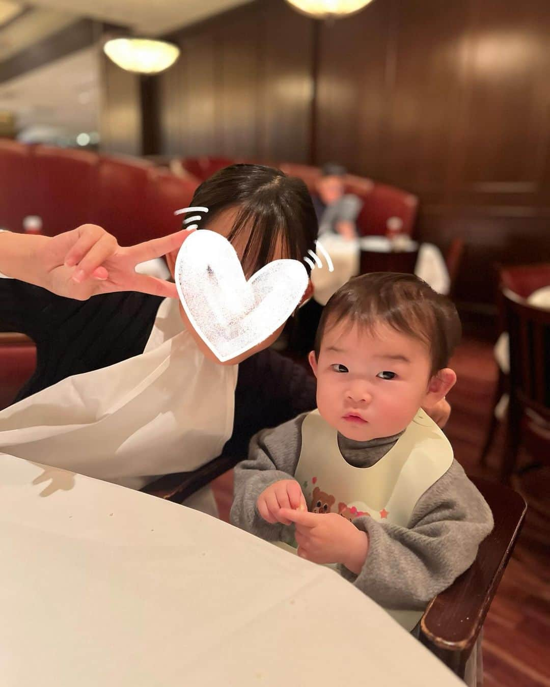 井上麻衣さんのインスタグラム写真 - (井上麻衣Instagram)「次女👶🏻First Birthday🎂💕  毎日色んな表情を見せてくれて可愛くて堪らない みんなの癒し🌿 早くもお姉ちゃんになるけど、、、笑 皆んなに負けじとすくすく成長してね✨  . . . #happybirthday#1歳誕生日#1歳 #4児の母#4児のママ」12月10日 9時19分 - mai_inoue