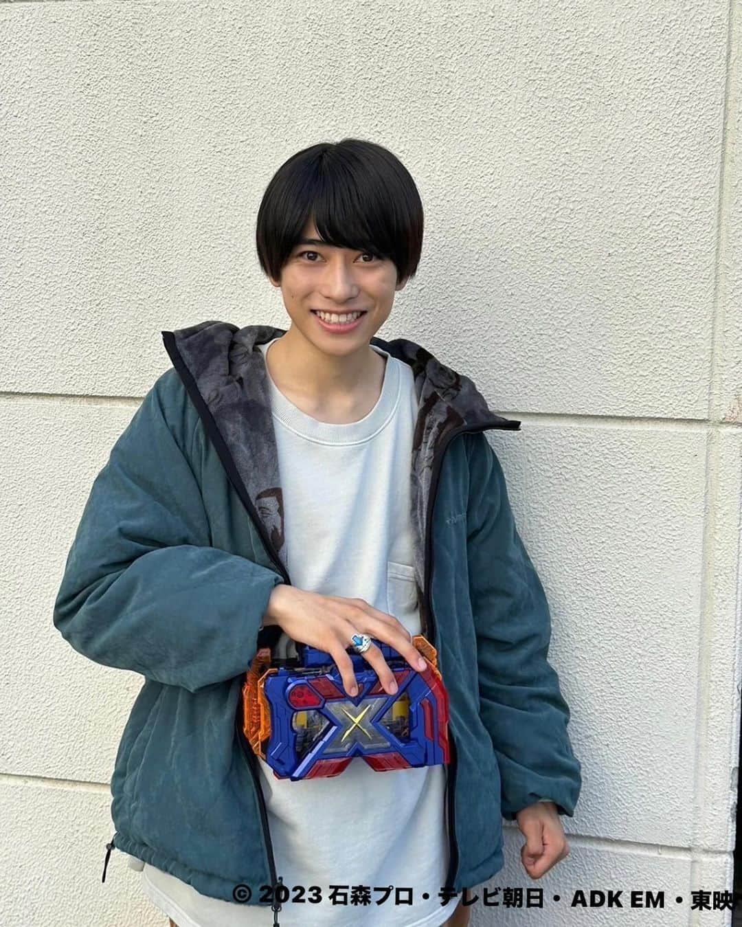 本島純政さんのインスタグラム写真 - (本島純政Instagram)「仮面ライダーガッチャード第14話 「パクっとレックス！キケンなエックス」 ありがとうございました！  また新たなレベル10のケミーが登場してきましたね！ エックスレックスの力を借りた宝太郎がどう戦うのかも次回お楽しみに！  ホッパー1と宝太郎過去に会っていたんですかね？？  あ、この4枚目の写真は笑 裏仮面ライダー是非見てくださいね✨  #仮面ライダーガッチャード #一ノ瀬宝太郎 #本島純政」12月10日 9時33分 - junsei_motojima