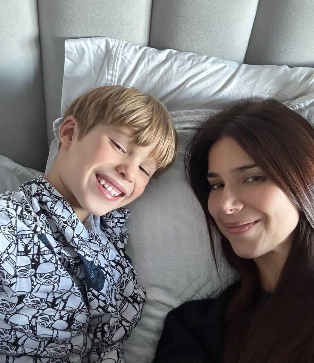 ロゼリン・サンチェスのインスタグラム：「Best day ever 💫 Chillin Like A Dylan! #mommyandson」