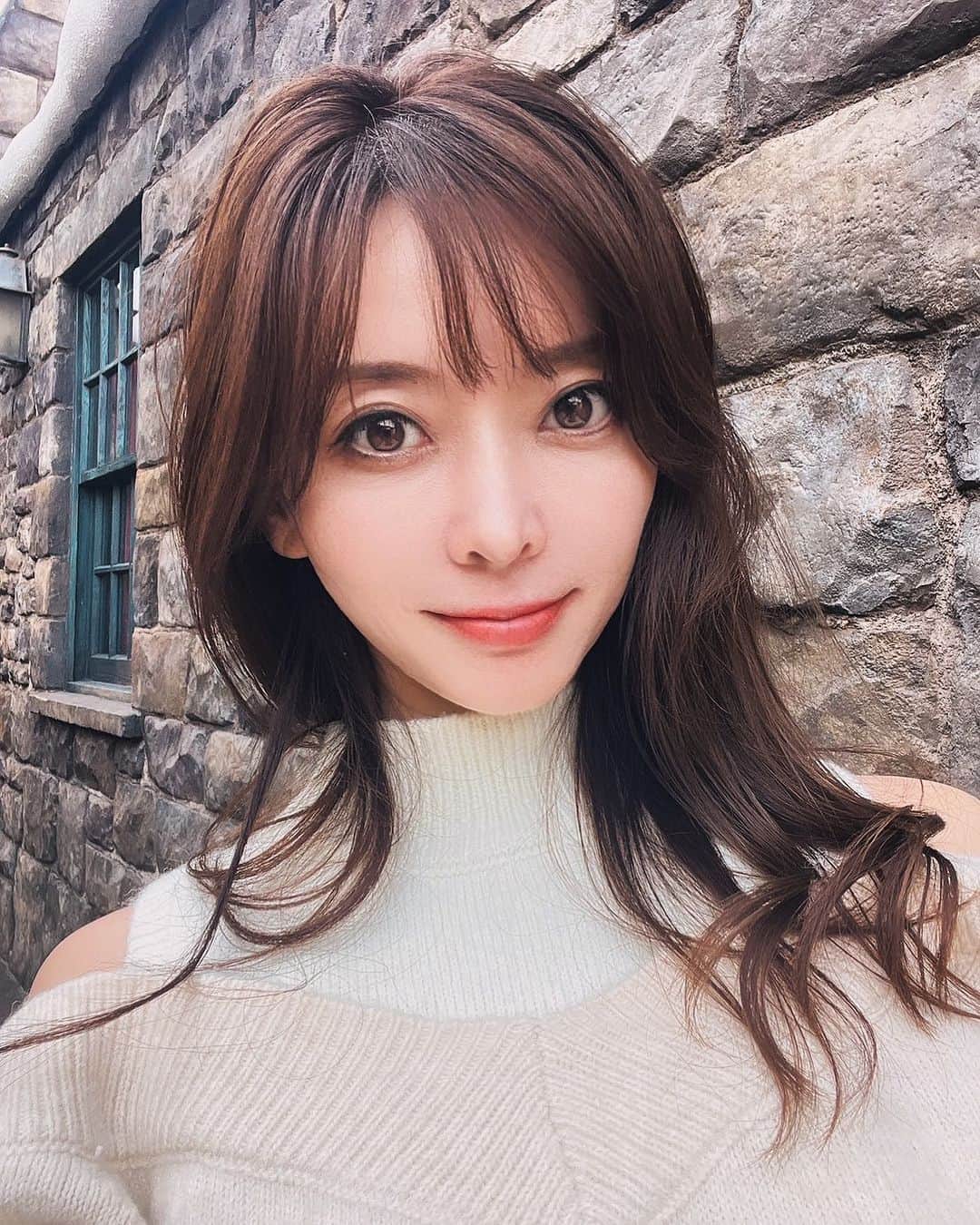 高村凛のインスタグラム：「おはよう☀  USJのハリポタゾーン🖤🤍🫶  今日も一日頑張ろう♪  #usj」