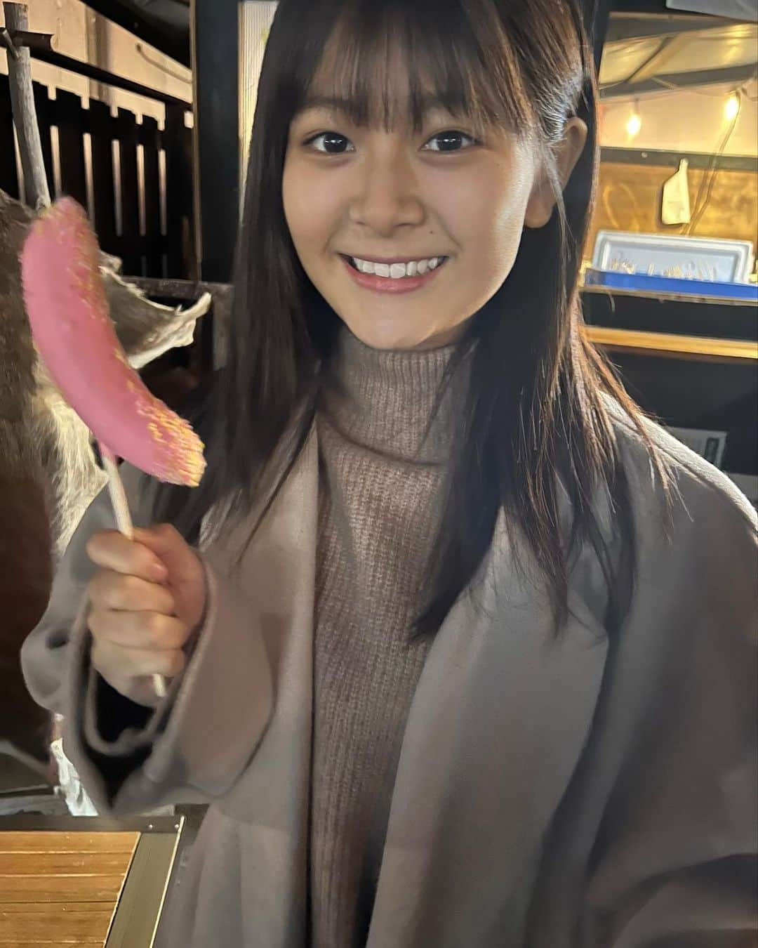 伊與田綾音のインスタグラム：「チョコバナナ〜🍌🩷屋台でたくさん食べたよー！」