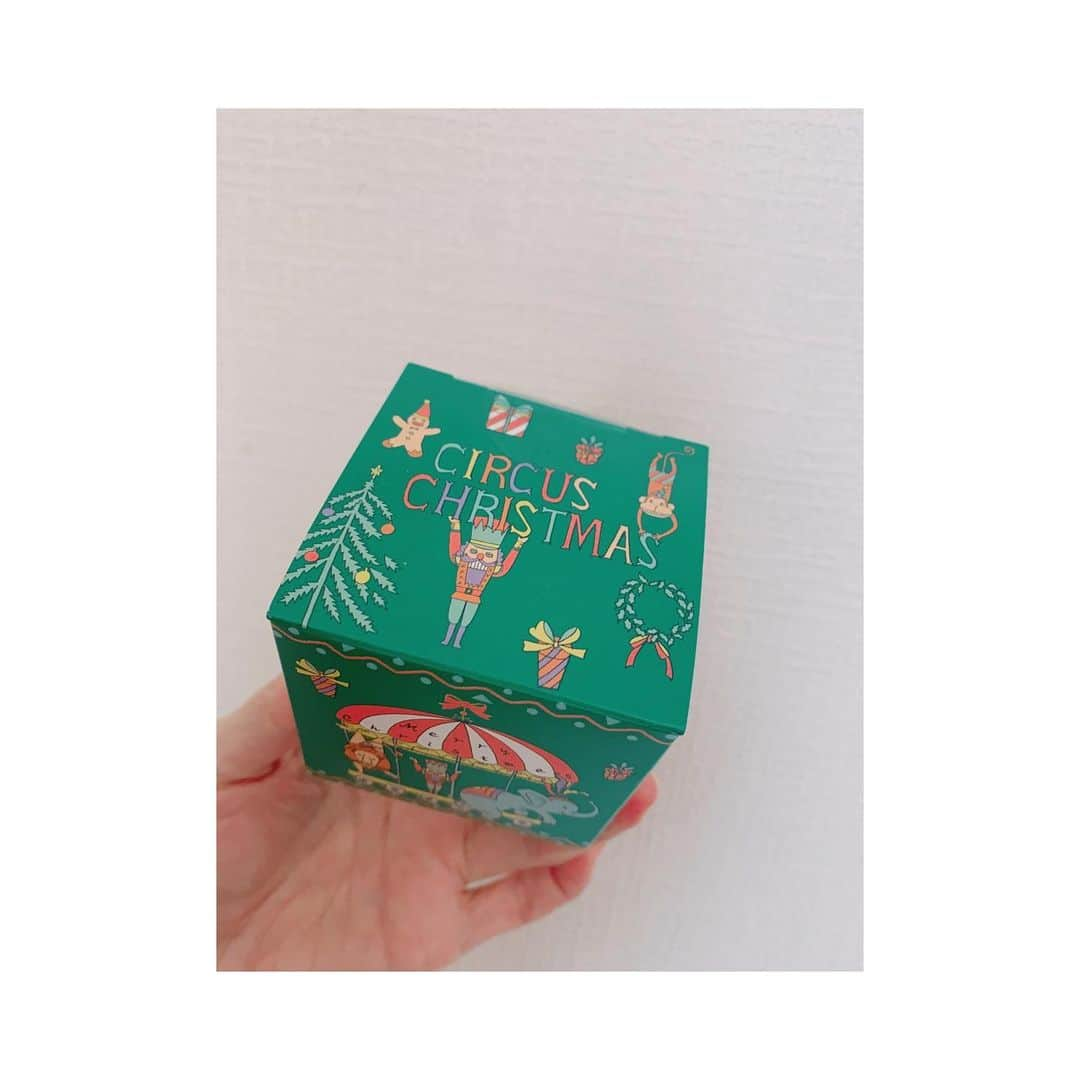 きよこさんのインスタグラム写真 - (きよこInstagram)「☺︎ Precious🎁 Thank you for the wonderful, cute gift! * サプライズ。可愛いおともだちから可愛いプレゼントいただいた。素敵な焼き菓子が入っているのだけどもったいなくって食べられない。でも賞味期限内にちゃんと美味しくいただくからね。その時はとってきの紅茶も淹れよう。優しい気持ちが嬉しかった🎄」12月10日 20時48分 - kiyoco_smily