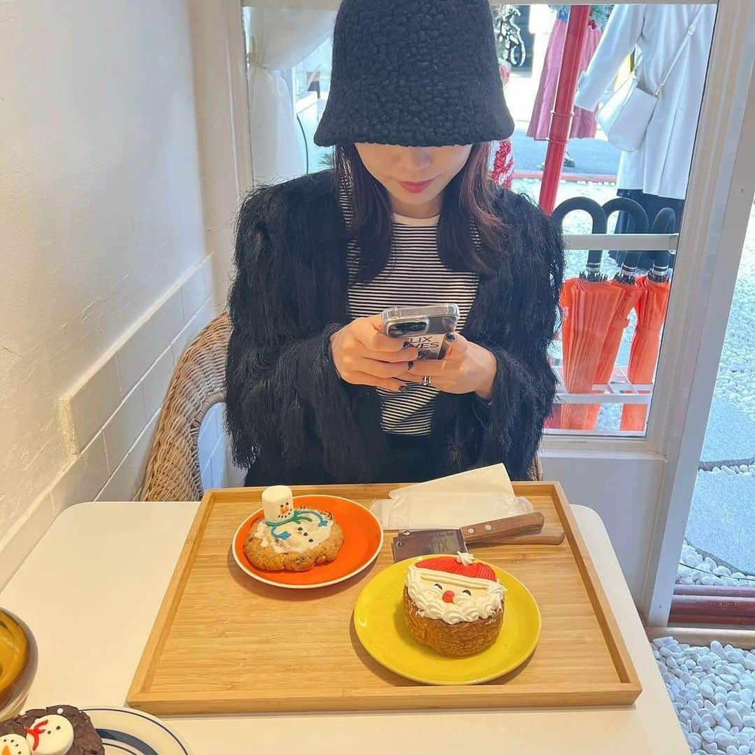 sayocoさんのインスタグラム写真 - (sayocoInstagram)「みーちゃんとクリスマスカフェ活🎄☕️♥️ 店内可愛すぎた〜〜♡  #クリスマスカフェ  #表参道カフェ #thecookie594」12月10日 20時53分 - sayoco