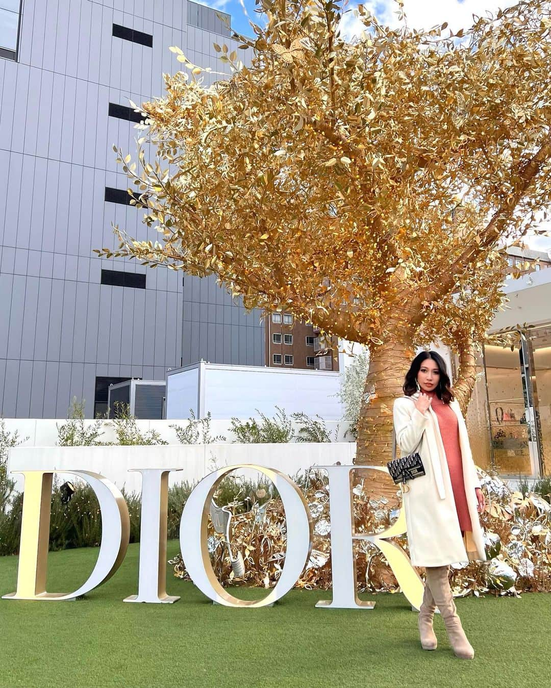 MAKIのインスタグラム：「🦋DIOR HOLIDAY POP-UP🦋  @dior   #DiorCruise #ディオールホリデーポップアップ #supportedbydior」