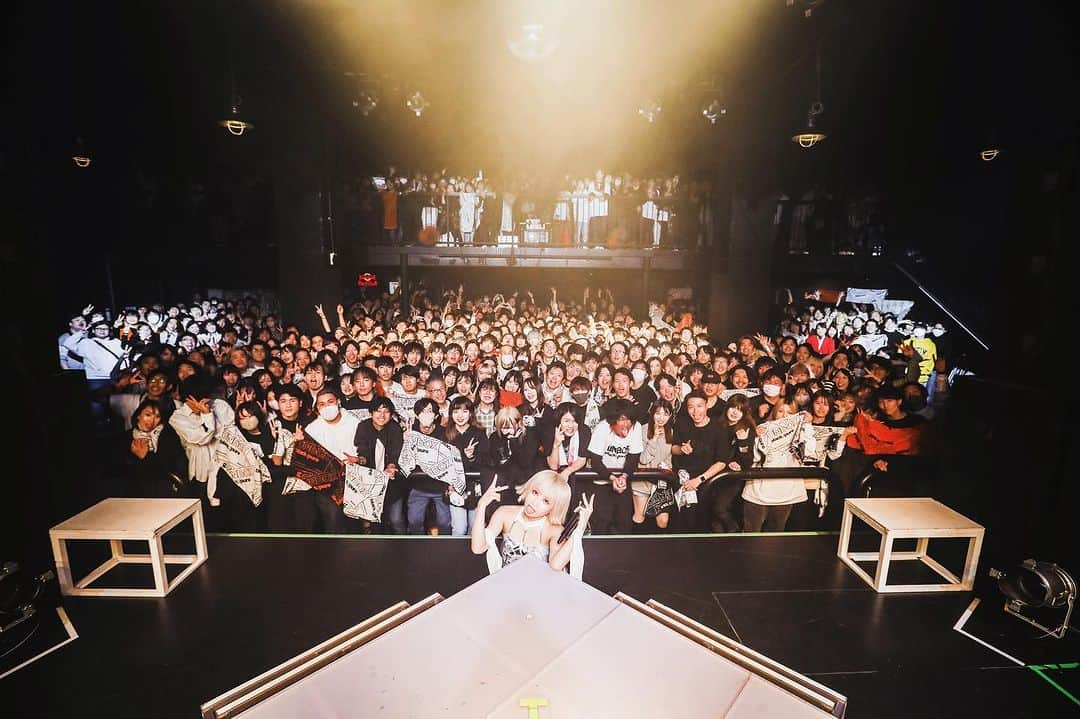 REOLさんのインスタグラム写真 - (REOLInstagram)「#UNBOX TOUR / ver pure at KOBE Harbor Studio  本日も満員御礼、完全に我々は飛びました　最高のフライトに大成功、皆様のおかげでいろんな日常を超越して今日に辿り着いて一緒に歌ってくれておおきに　こんな光がみれるならやっぱ歌い続けていてよかったなとステージでおもってた　まさにこんな日のために生きているんだよね　  ご搭乗ありがとうございました！毎度！知らんけど！ next flight MATSUYAMA🛫🔰」12月10日 19時29分 - rrreol999