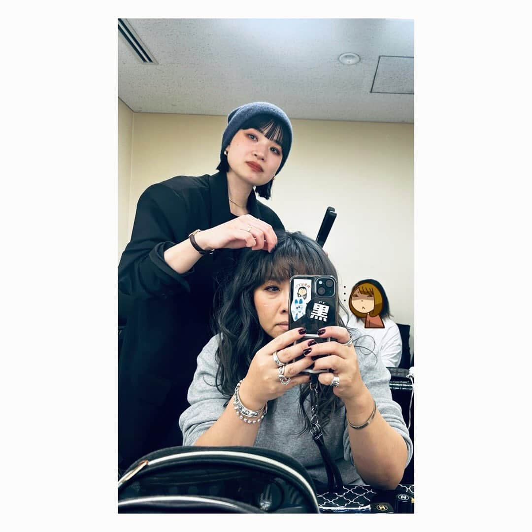 海原ともこさんのインスタグラム写真 - (海原ともこInstagram)「THE MANZAI 2023  今年もありがとうございました  写真撮影の時と 楽屋で準備の時 やすよは後ろで田中チーフマネージャーと 雑談中」12月10日 19時33分 - tomocolovesmile