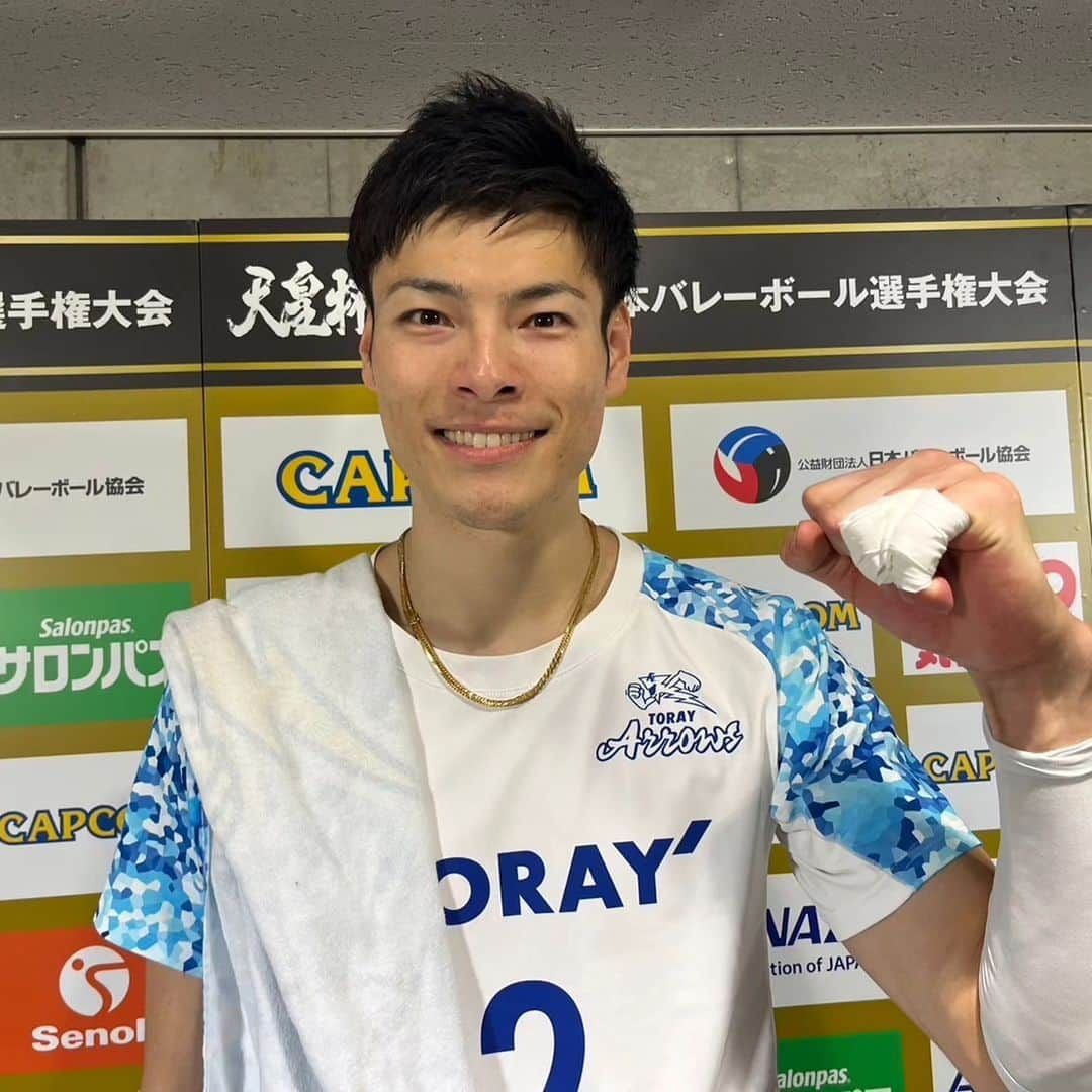 TBSバレブーのインスタグラム：「. 男子バレーボール選手権 #天皇杯 3回戦🏆 2年ぶりの優勝を目指すウルフドッグス、代表揃いのパナソニックなどベスト4のチームが出揃いました🤩 決勝進出をかけた準決勝は16日(土)に行われます💪  【準決勝 第1試合】 #ウルフドッグス名古屋 vs #東レアローズ  【準決勝 第2試合】 #JTサンダーズ広島 vs #パナソニックパンサーズ  #ウルフドッグス #小川智大 #永露元稀 #東レ #高橋健太郎 #パナソニック#山内晶大  #山本智大 #JT #川口柊人」