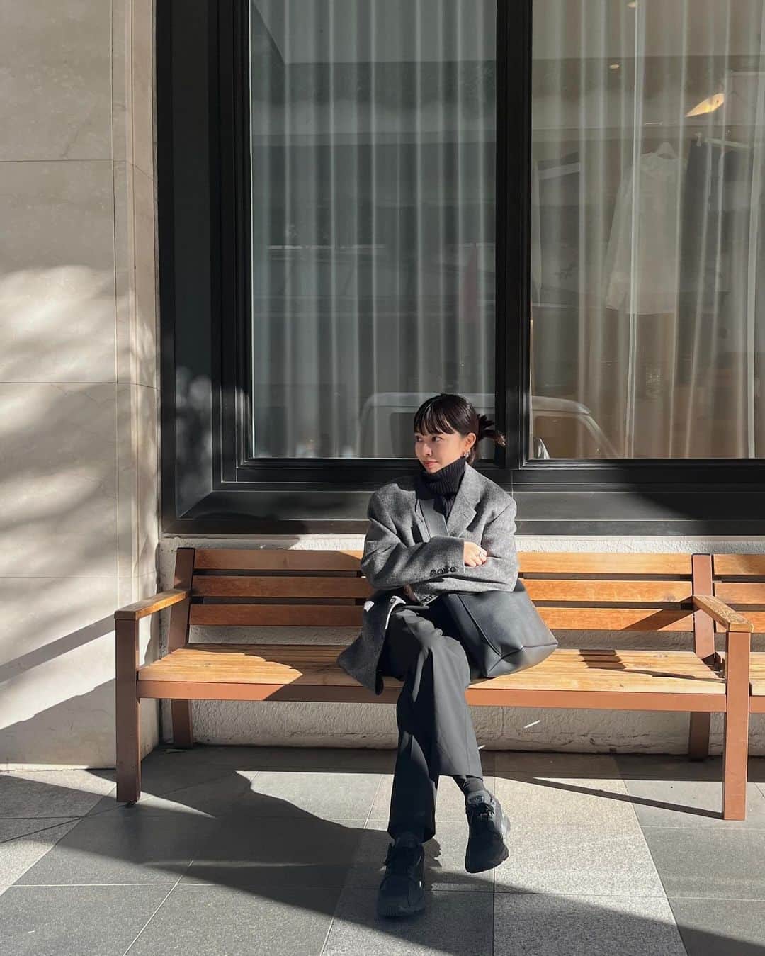 内山愛さんのインスタグラム写真 - (内山愛Instagram)「お気に入りのジャケット着てお散歩🚶🏻 冬のgrayが好きです🩶」12月10日 19時35分 - ai_uchiyama