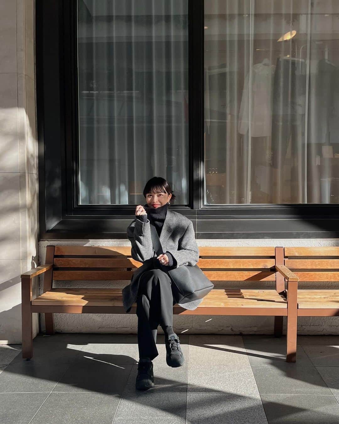 内山愛さんのインスタグラム写真 - (内山愛Instagram)「お気に入りのジャケット着てお散歩🚶🏻 冬のgrayが好きです🩶」12月10日 19時35分 - ai_uchiyama