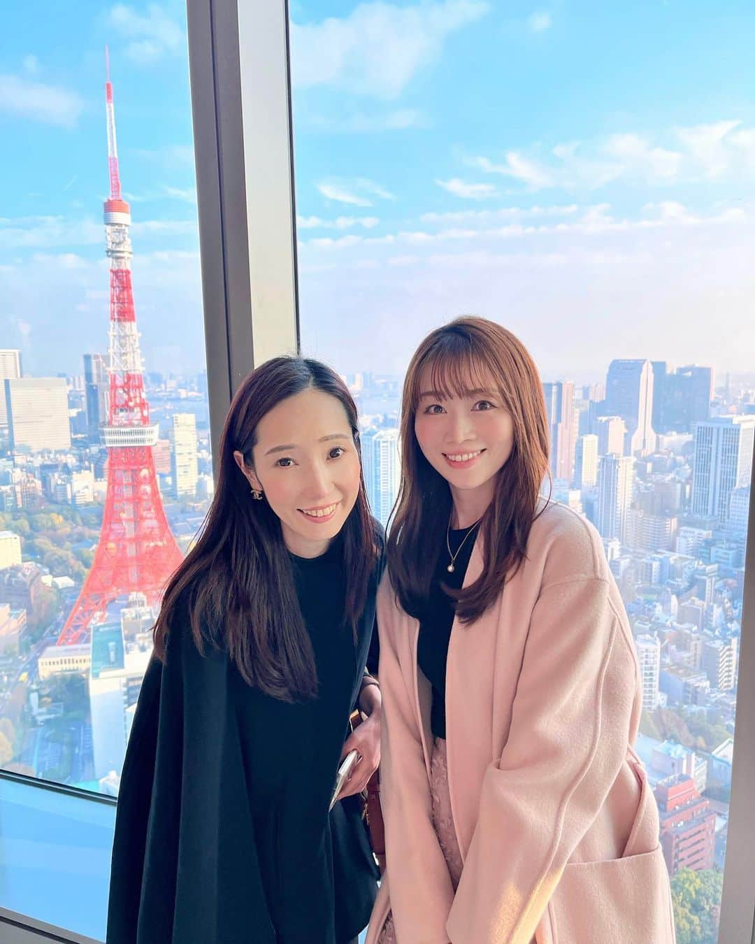 大寺かおりさんのインスタグラム写真 - (大寺かおりInstagram)「麻布台ヒルズ🏙️🗼 この前行ってきました🥞🩷  展望デッキからの眺めが素晴らしかった☺️ 東京タワーや夕焼け空が綺麗に見えました✨  移転した6th by ORIENTAL HOTELのパンケーキも 変わらないお味でした🥞💓  広過ぎて一度じゃ全然周りきれないので また行きたい🌼 . #麻布台ヒルズ #balconyby6th #パンケーキ #cafe #東京タワー #アナウンサー」12月10日 19時40分 - kaori_ootera