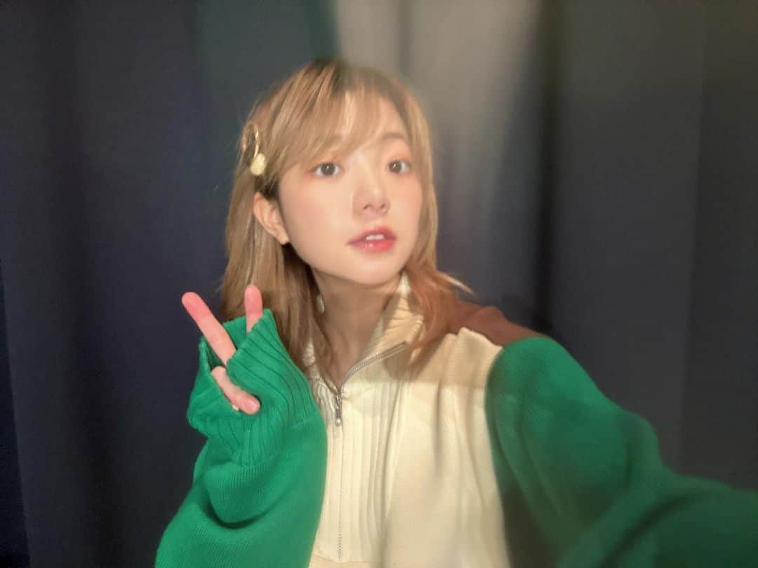 村田寛奈さんのインスタグラム写真 - (村田寛奈Instagram)「12/28の夜から29日にかけて、 「27歳バースデーカウントダウン生配信」 決定しました〜(タイトル未定) 画面越しではありますが ぜひ、私の27歳を一緒に迎えて欲しいです🎂  インスタの投稿って本当載せるものないよね 写真が全然見当たらないのでこないだたくさん撮った自撮りでも載せておきます。🤳 撮影やら歌やらなんやらで12月も充実中 今年も残りあと少しやん #selfie#自撮り女子#死ぬほど恥ずい#もうすぐ#誕生日」12月10日 19時53分 - hironamurata081229