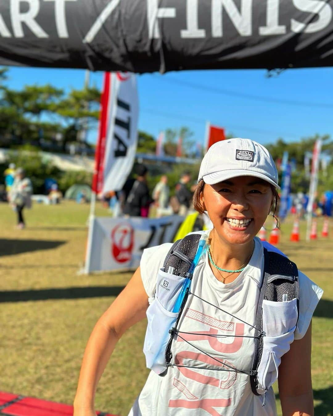 田中律子のインスタグラム：「沖縄国頭トレイルランの大会に行ってきましたー🏃‍♀️ 私は8.6キロのトレイルウォークに参加🙌🏼 去年も出て2回目✌🏼 今年は、座間味島から友人タムと愉快な仲間たちが5人参加だったから一緒にトレイルウォーク👣たまに走ったり、しゃべったり、あめちゃんもらったり、やっぱり仲間がいるといいねー‼️最後まで楽しく汗だくでみんなで頑張りましたー👏🏼👏🏼👏🏼座間味島チームはみんなスイカ🍉キャップを前日に買ってお揃い😂あーん、私も持ってたのにー🍉来年は全員でスイカ🍉キャップかな🧢みんなー、ありがとうね🫶🏼  大会運営のみなさま、ありがとうございました、今年も楽しく参加できましたーーー🙏  #okinawa  #okinawalife  #海のある生活  #やんばるふんばる #国頭トレイルランニング大会  #トレイルウォーク  #海もいいけど山もいい  #やんばるくいな」