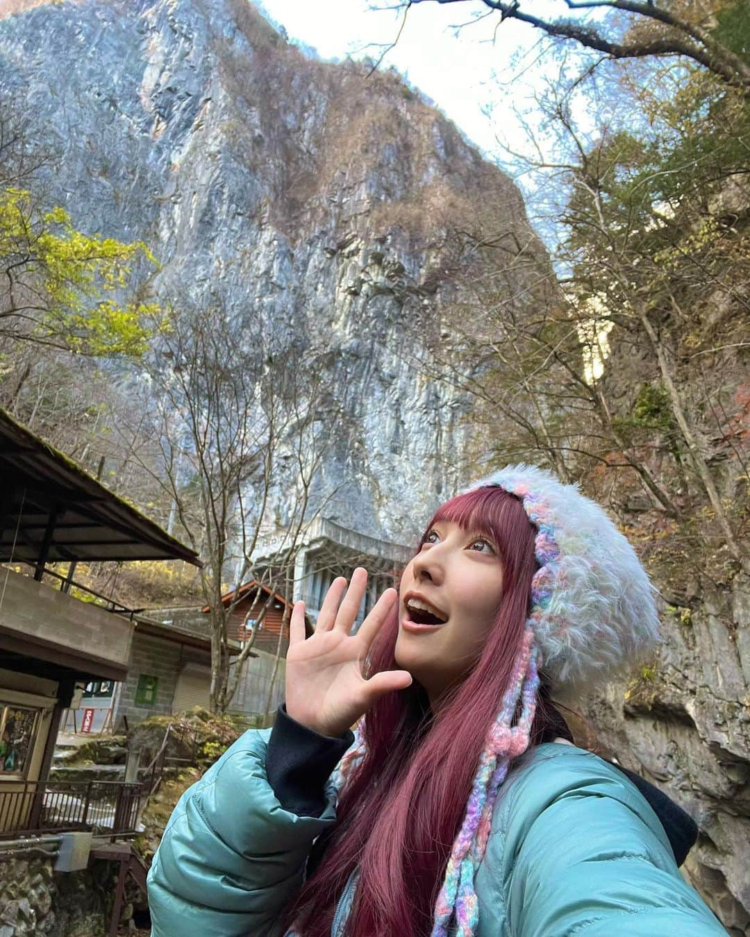 amiさんのインスタグラム写真 - (amiInstagram)「奥多摩家族旅行自然豊富超幸福🏔🍁(読めたカナ😊⁉️) #奥多摩 #紅葉 #スポット」12月10日 20時03分 - amidesudoumo