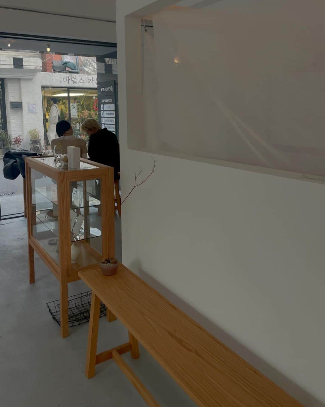 柿本絢菜 (24)さんのインスタグラム写真 - (柿本絢菜 (24)Instagram)「ソウルで通いたいと思ったお気に入りのカフェ、2回目の訪問。  次は平日、1人で行ってみるか。」12月10日 20時03分 - aa_2.8