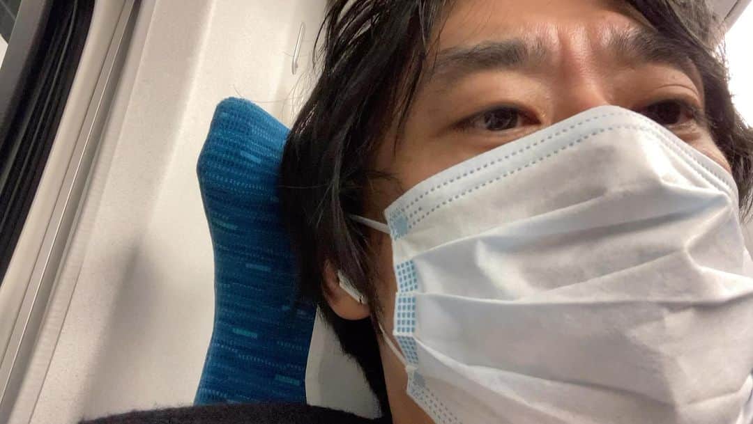 村上健志のインスタグラム：「密着。」