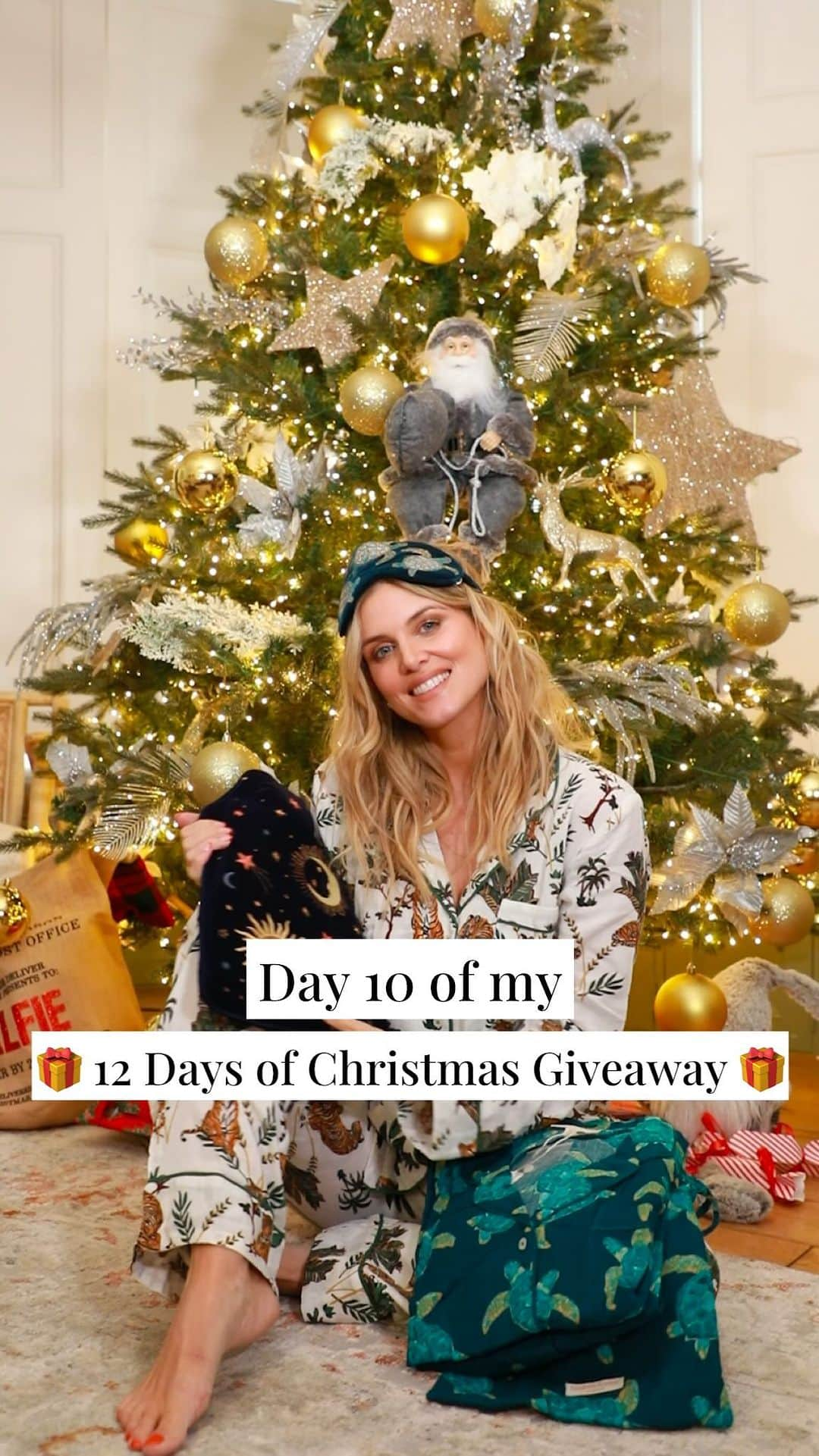 Ashley Jamesのインスタグラム：「**CLOSED** ad ADVENT GIVEAWAY DAY 10: today’s giveaway is all about sleep and a beautiful bundle by @elizabethscarlett 🤶🏼❤️  Elizabeth Scarlett is a London based artist passionate about protecting wildlife. I’m such a fan of her gorgeous designs and I’m so pleased to offer someone an amazing sleep package. I might not be able to give you a good night sleep (especially if you have babies) but at least you’ll look amazing come night time.  1 lucky winner will win an @elizabethscarlett bundle including:  ✨A turtle pyjama set  ✨A Hot water bottle  ✨An Eye mask   So to win you: ✨must be following me and @elizabethscarlett ✨ LIKE and COMMENT why you’d love to win and TAG A FRIEND you think would also love to win* ✨You can comment as many times as you like - the winner will be selected by random generator, so the more you comment the more chance of winning! ✨I will announce the winner in 48 hours, announcing on stories and messaging privately asking for your address - and I will do so on this account only. I won’t be asking for bank details so please don’t reply to any fake account if anyone reaches out other than my page.  ✨ Must be UK based   The winner will be picked at midday on the 12th December.   So merry Christmas, thank you, and good luck! ❤️✨」