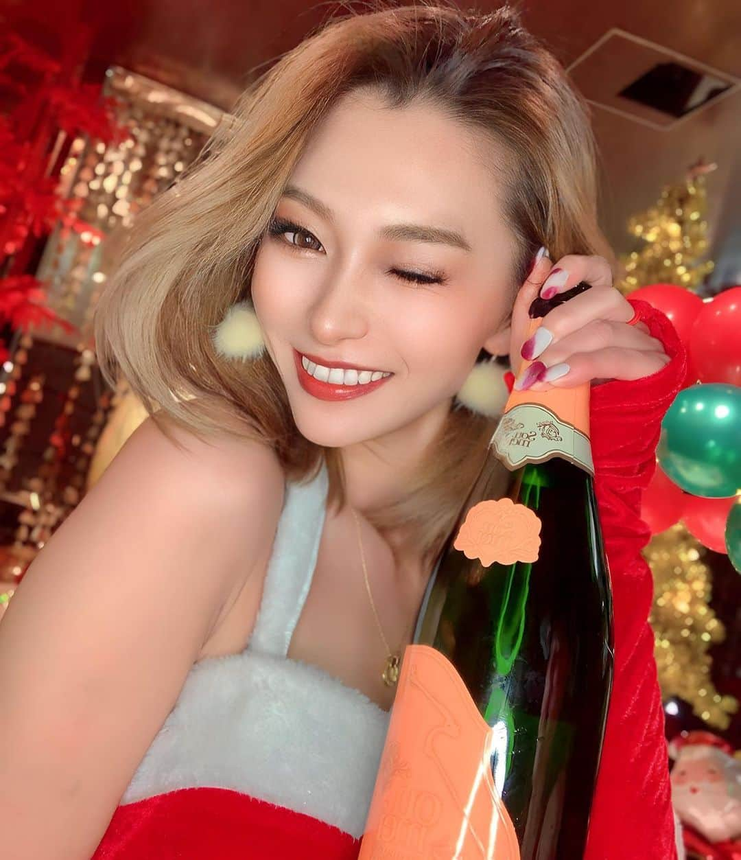 ぴょんれなさんのインスタグラム写真 - (ぴょんれなInstagram)「12/18.19 Xmas Eventです🎄.* 1日目 サンタコスします🎅 新しいの調達したので 見に来てえええええ～🥺🫶  プレゼント用意してお待ちしております- ̗̀🎁 ̖́-  . . .  Xmasってなんだか わくわくする😍💕  #名古屋#錦#錦3丁目 #キャバクラ#キャバ嬢 #ホステス#水商売#シャンパン #東京#歌舞伎町#六本木 #北新地#ミナミ#祇園 #中洲#すすきの #くらぶ#クラブ#芽 #クリスマス#イベント#サンタコス」12月10日 20時05分 - sss_r_yk