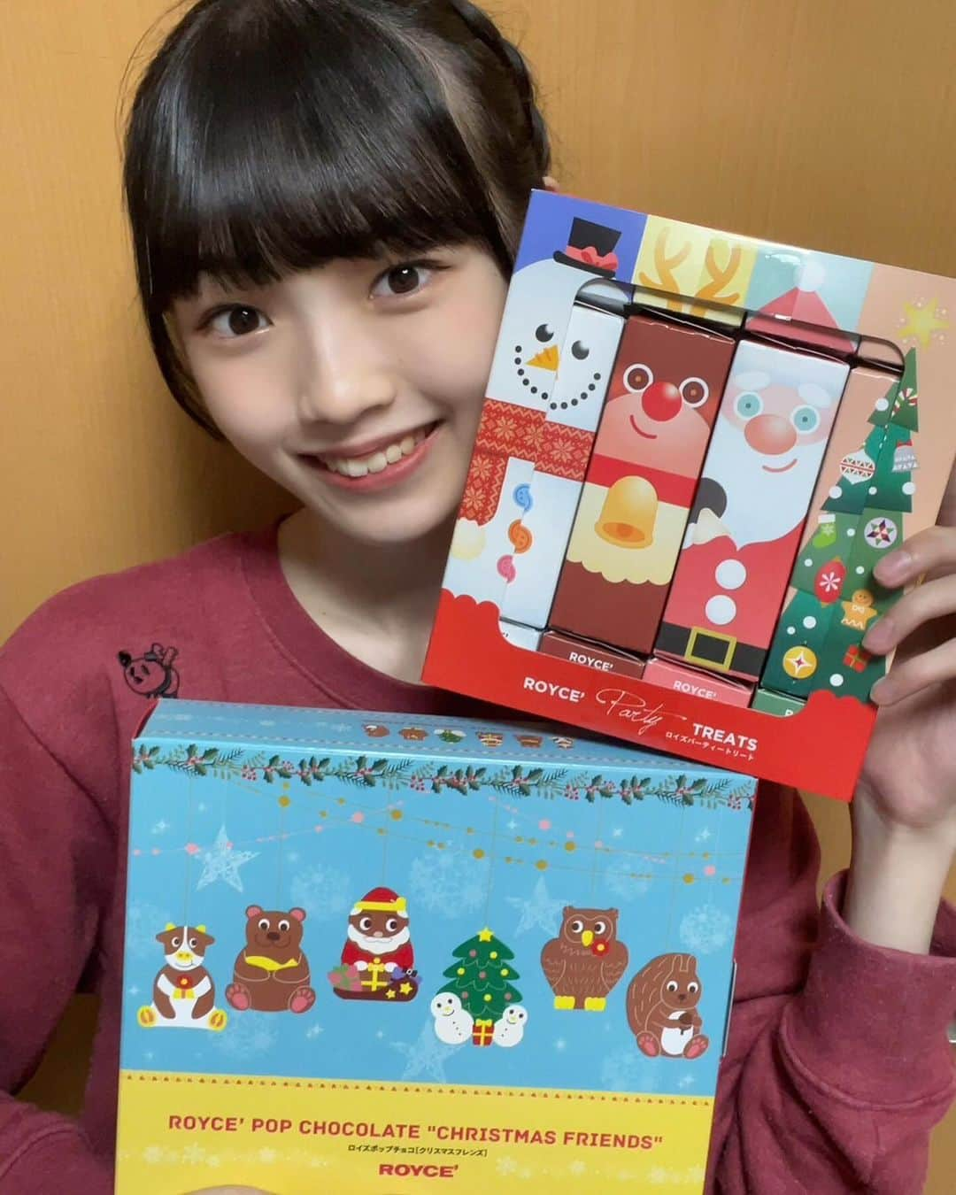 山﨑愛生のインスタグラム：「. 北海道のおじいちゃんとおばあちゃんから届いた🎁 ROYCE'さんのクリスマスのお菓子🎄🍫  📷 ♡クリスマスのお菓子🍫 ♡Advent Calendar🎄 ♡おじいちゃんとおばあちゃん、ありがとう😊😊  @royce_jp さん #royce #ロイズ #北海道 #お土産 #お菓子  #クリスマス #アドベントカレンダー  #モーニング娘 #モーニング娘23  #morningmusume23  #山﨑愛生 #パンダさんパワー」