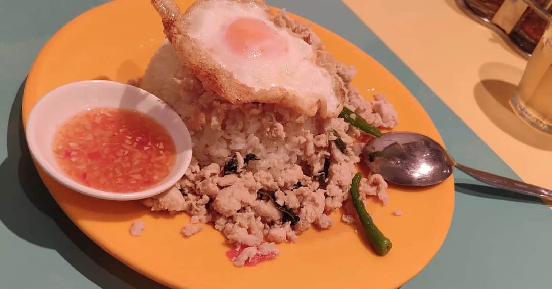 越中睦士さんのインスタグラム写真 - (越中睦士Instagram)「ここかなり　 美味しかった🇹🇭☀　  #chaosunbamboo  #THAILAND #トムヤムクン #ガパオライス」12月10日 20時20分 - makotokoshinaka