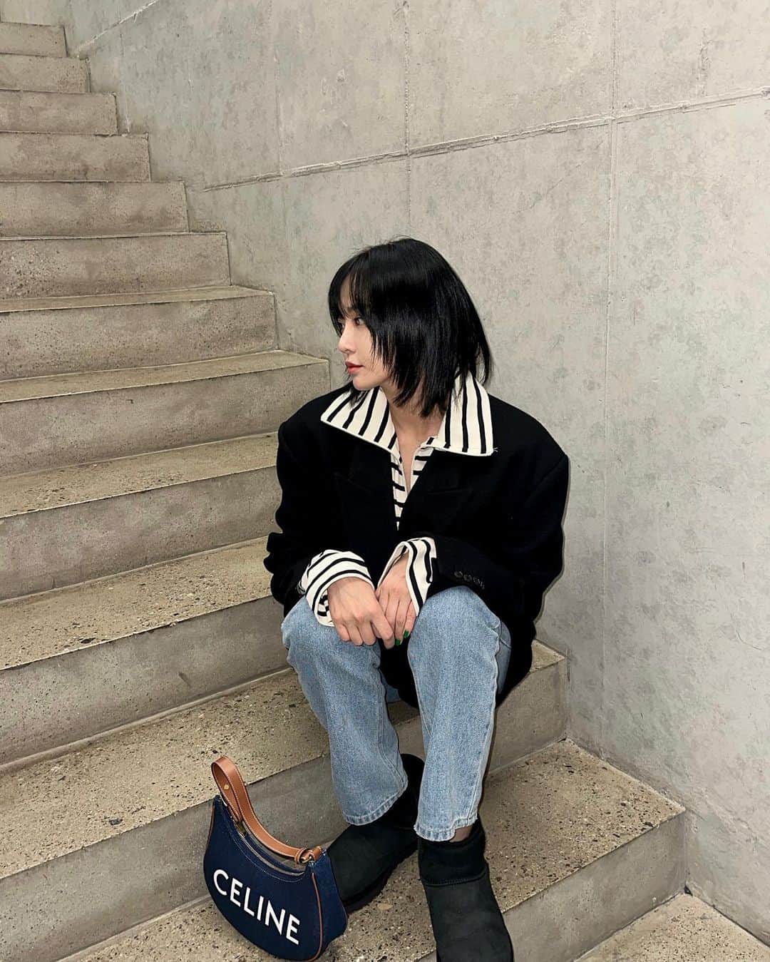 ジュヨン さんのインスタグラム写真 - (ジュヨン Instagram)「변신 🖤 맘에 들어❤️‍🔥」12月10日 20時20分 - jupppal