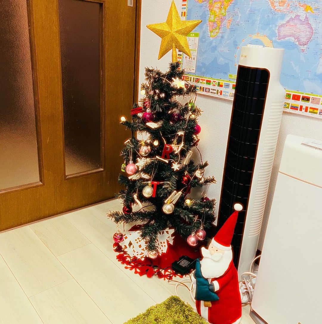 水谷さるころのインスタグラム：「クリスマス🎄はじめました。またやばいスナックみたいになっとる。」