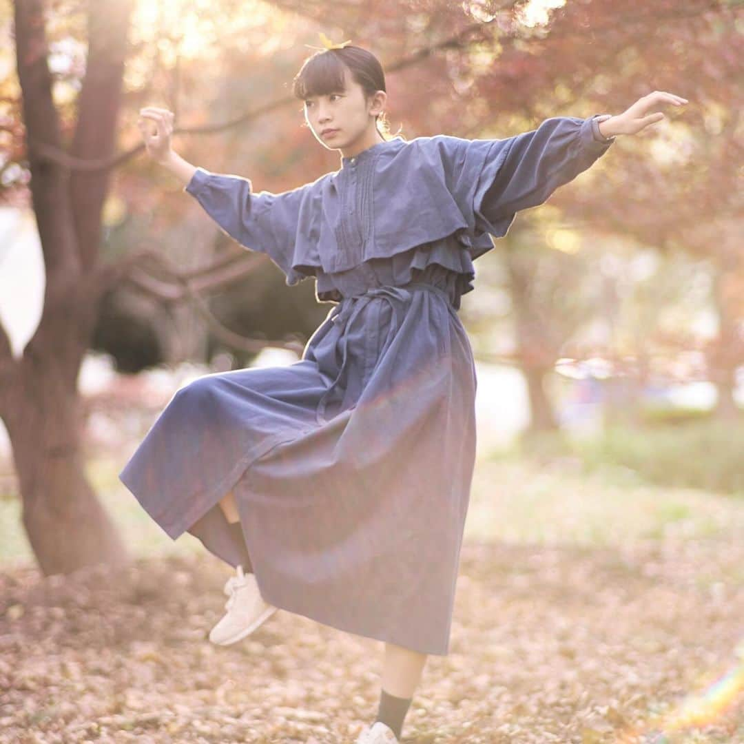 近藤華さんのインスタグラム写真 - (近藤華Instagram)「紅葉に日々感動してる近藤です。 トップコートから、芸能マネージャーが自分の半生をつぶやいてみたら、が発売してます。 近藤タヌキになりました。裏側も載せときます。 #近藤華 #トップコート #topcoat」12月10日 20時15分 - hanakondo_official