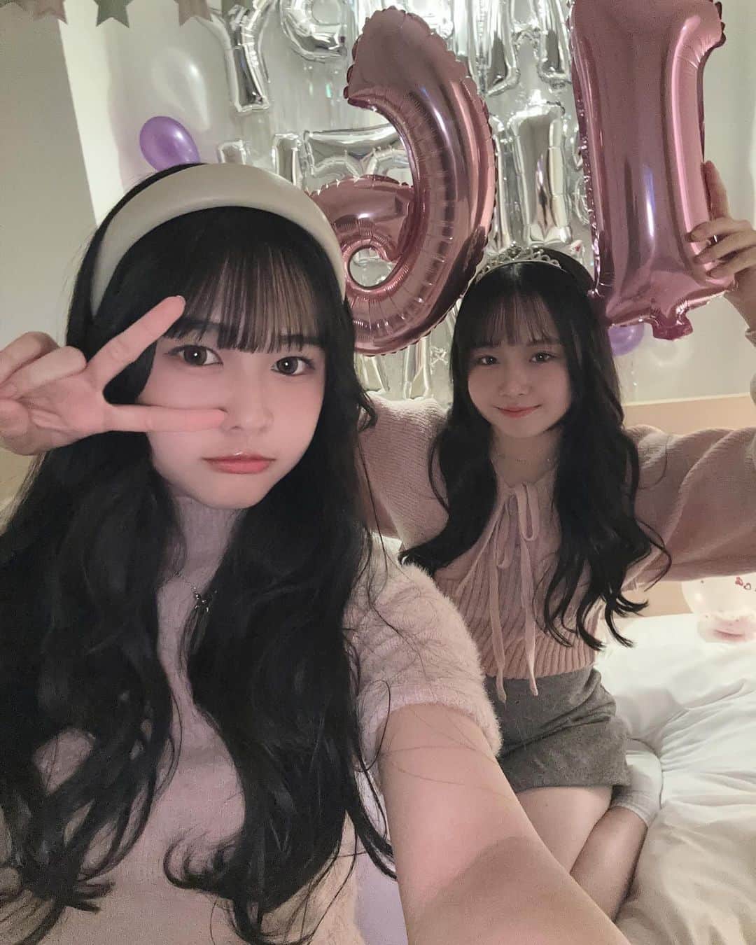 藤田苺花さんのインスタグラム写真 - (藤田苺花Instagram)「🎂🥂 ✿ 🄷🄰🄿🄿🅈 🄱🄸🅁🅃🄷🄳🄰🅈 ✿  りなちゃんお誕生日おめでとう😽🫶🏻 16歳の誕生日サプライズお祝いできてよかた＾＾  最近JKしてる姿見れて嬉しい～(>ᴗ<)！ 素敵な1年になりますように🙏🏻❤️  ❤︎‬┈┈┈‪‪❤︎‬┈┈┈‪‪❤︎‬┈┈┈‪‪❤︎‬┈┈┈‪‪❤︎‬‪‪‬┈┈┈‪‪❤︎‬┈┈┈‪‪❤︎‬  #誕生日サプライズ #誕生日 #07 #16th #jkブランド #fjk #りなちゃ   #ありるん #VINEYARD #ヴィンヤード #08 #jc3 #中学生 #女子中学生 #雰囲気 #垢抜け #黒髪 #ロング #おすすめ #ありすたぐらむ」12月10日 20時23分 - alice620_alice