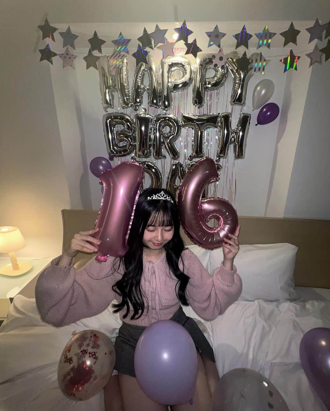 藤田苺花さんのインスタグラム写真 - (藤田苺花Instagram)「🎂🥂 ✿ 🄷🄰🄿🄿🅈 🄱🄸🅁🅃🄷🄳🄰🅈 ✿  りなちゃんお誕生日おめでとう😽🫶🏻 16歳の誕生日サプライズお祝いできてよかた＾＾  最近JKしてる姿見れて嬉しい～(>ᴗ<)！ 素敵な1年になりますように🙏🏻❤️  ❤︎‬┈┈┈‪‪❤︎‬┈┈┈‪‪❤︎‬┈┈┈‪‪❤︎‬┈┈┈‪‪❤︎‬‪‪‬┈┈┈‪‪❤︎‬┈┈┈‪‪❤︎‬  #誕生日サプライズ #誕生日 #07 #16th #jkブランド #fjk #りなちゃ   #ありるん #VINEYARD #ヴィンヤード #08 #jc3 #中学生 #女子中学生 #雰囲気 #垢抜け #黒髪 #ロング #おすすめ #ありすたぐらむ」12月10日 20時23分 - alice620_alice