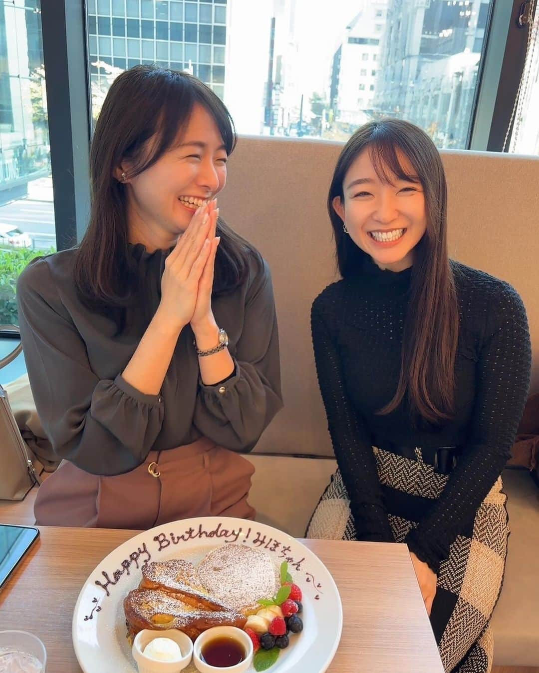 今井美穂さんのインスタグラム写真 - (今井美穂Instagram)「⁡ 34歳になりました☺️✨ 毎年色んな経験があって 沢山の方の支えで今があります！ 本当に感謝です🙇‍♀️💓 ⁡ 今年の誕生日は特別だったなぁ😊 お仕事でご一緒させてもらっている 東京の会社のみんなと船上パーティー🚢✨ 今後のビジョンも語り合って お仕事が益々楽しくなっていきそうな予感🌈 ⁡ 翌日は14年来のお友達の 斉藤ひかりちゃんとランチ🥰　@hikarisaito1027  最近決まったと言う全国CM✨ 共演者の方聞いて思わず叫んじゃった💓笑 ひかりちゃんいつも色んなお話ししてくれるんだけど、さすが女優さんで説明が臨場感ありすぎて😍 いつも聞き入っちゃうの笑 ⁡ お若い店員さんがうちらの年齢聞いて驚いて 写真撮りながらめっちゃ盛り立ててくれて 爆笑ショット😁 若く見られるのは嬉しいものです。笑 ⁡ ⁡ 改めて幸せな誕生日を過ごさせてもらって 感謝でいっぱいです🈵 ⁡ 30代後半に向けて今後もしっかり考えていかなきゃですね✊❤️‍🔥 この一年も頑張っていきます！ ⁡ #誕生日」12月10日 20時38分 - imaimiho1209