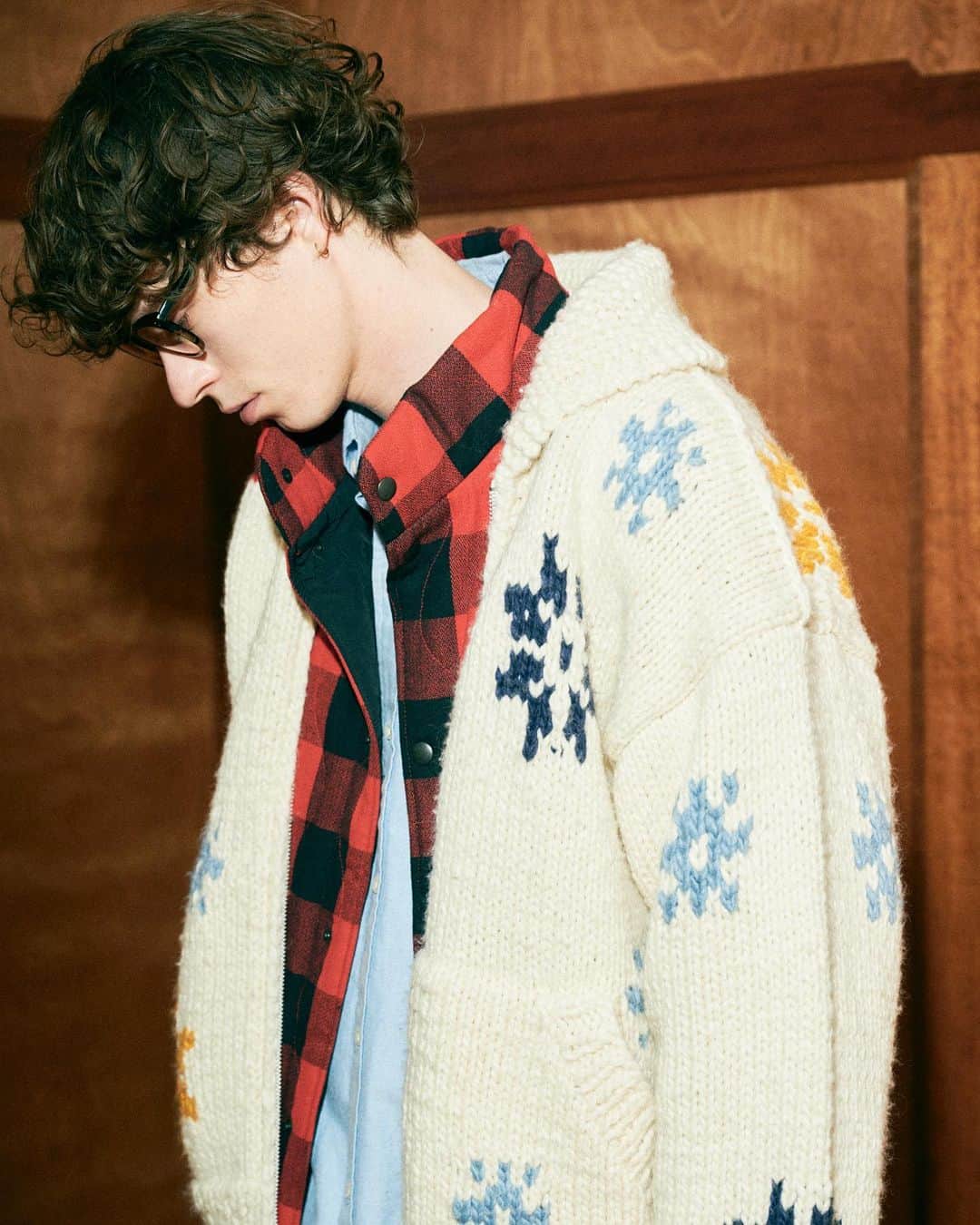 JOURNAL STANDARD relumeさんのインスタグラム写真 - (JOURNAL STANDARD relumeInstagram)「Mixture  JOURNAL STANDARD relume WINTER STYLE 2023-2024  冬の訪れを感じる12月は、「何をどう着ようか」とコーディネートに一番迷う時期。裏を返せばファッションが楽しい時期とも言えるはず！本ページでは、ダウンベストをインナーにしたり、ロングコートにフリースのセットアップを合わせたりと、スタイルMIXをキーワードにrelumeアイテムのバラエティに富んだ掛け合わせをご紹介します。  全編はベイクルーズストア特集ページよりご覧いただけます。 https://baycrews.jp/feature/detail/10770  #sierradesigns #firstdown #2023aw #2024ss #journalstandardrelume  #ジャーナルスタンダードレリューム」12月10日 20時32分 - js_relume