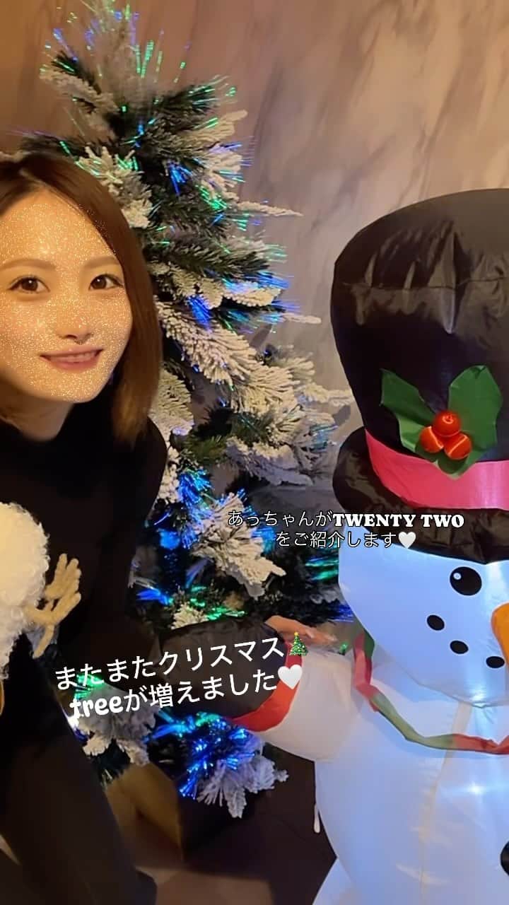 のインスタグラム：「皆様こんばんは、トゥエンティートゥー【BAR】#北海道#帯広駅から徒歩５分にある全cast可愛い女の子と店内はドバイmotifで綺麗な空間です。御来店下さる全てのお客様に至福な時間を提供させて頂くよう、castの持ち味全てフル活用し、年中無休営業しております。臨時休業も御座いますのでSNSにて、最新情報はInstagram【sa0904ya】さやかをご確認下さい。お一人様から入りやすい60分飲み放題【3,500円】です。チャージ料は【無料】です。castのドリンクは【別料金】です。自動延長は一切御座いません。御好評のソファーは、席料2名様から1人【1,000円】頂いております。住所は、ラーメン屋どーもさんとフランス料理店シェマエダさんの間にあるお店。LEDが輝く非常に分かりやすいお店です。【20:00〜2:00金土3:00】営業時間までに【0155-67-0024】お電話orお届け【080-0012帯広市西2条南10丁目2番地エルプラザ】宜しくお願い致します。皆様の御来店を心からお待ちしております。#TWENTYTWO#帯広エルプラザ #帯広さやか#帯広バー#帯広BAR #北海道帯広市#帯広 #十勝帯広 #帯広飲み屋 #帯広写真  #北海道 #帯広可愛い #帯広ホステス #帯広飲み放題 #帯広アルバイト募集#帯広アルバイト#帯広求人 #帯広おすすめ #帯広女の子#帯広バイト募集 #帯広オシャレ#帯広グルメ#帯広看板娘#帯広祭り#帯広コスプレ#帯広イベント#帯広カフェ」