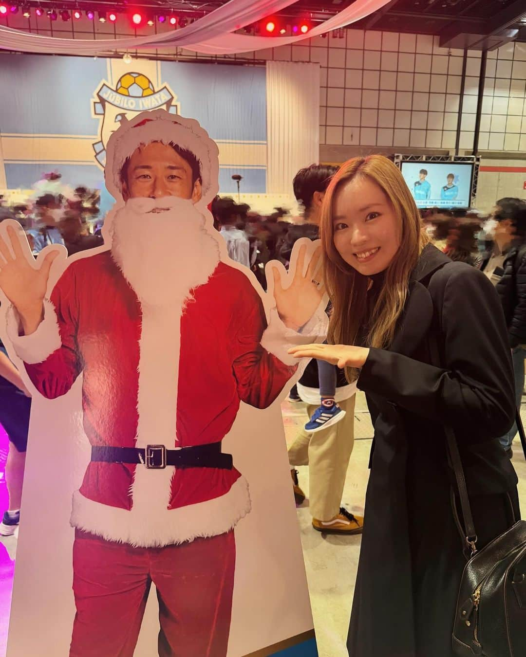 伊藤菜々子さんのインスタグラム写真 - (伊藤菜々子Instagram)「今日は！ アクトシティ展示イベントホールにて 行われた「2023 #ジュビロデー」🩵  行ってきましたっ😆 最高に楽しかったー！  ブログに沢山写真載せました🩵 https://ameblo.jp/sevenana0215/entry-12832033979.html  山田選手サンタとお会いできました🎅(笑)」12月10日 20時34分 - sevenana69