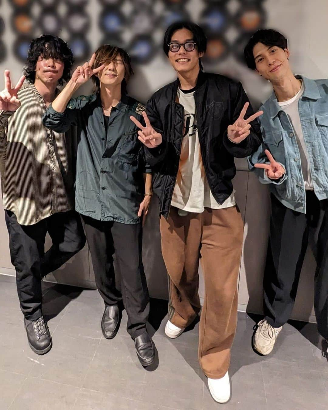 the shes goneのインスタグラム：「. 先日開催された 重い愛TOUR ツアーファイナル横浜公演に  「きらめくきもち」が主題歌の ドラマ「君となら恋をしてみても」 主演の日向亘さん(@hyuga_wataru )が ライブを見に来てくださいました！  龍司くんに会えて、またあのトキメキが✨ いつか天にも会えますように👏  #りゅあま  #ドラマなら恋  #君となら恋をしてみても  #日向亘」