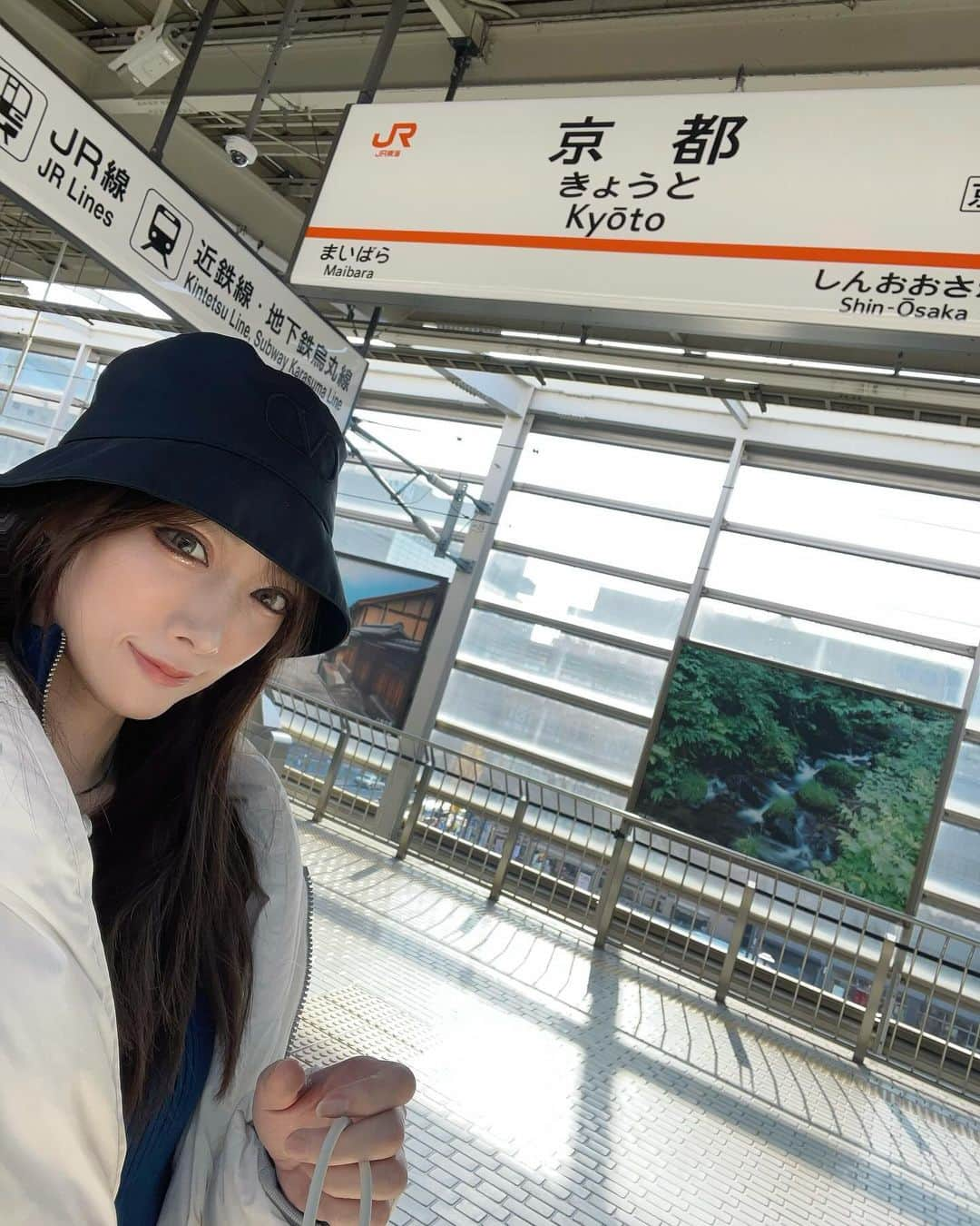 赤井沙希さんのインスタグラム写真 - (赤井沙希Instagram)「今日は朝から京都🚄！  イオンモールKYOTOにてトークショーでした🎤✨  いつも帰省したらお買い物している所でお仕事なんて、 感慨深かったです🥹♡  プロレスの話しも沢山したし、振り返って思い出すことも沢山で、会場の空気もとても温かくて、 ご来場頂いた皆様に感謝です🥲✨✨  また、すぐにでも皆さんにお会いしたいです☺️✨✨  MCはデビューから見守ってくれているおさぽん！ これからも、プロレス界を見守っててね☺️  #ddtppo #prowrestling #prowrestler #イオンkyoto #トークショー」12月10日 20時41分 - saki__akai