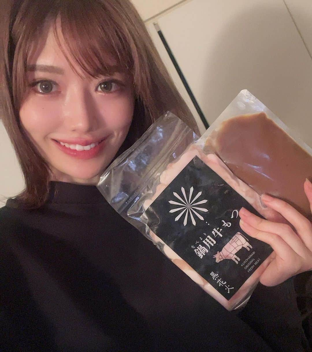 SHINTANITOUKOさんのインスタグラム写真 - (SHINTANITOUKOInstagram)「またまた友達と鍋パしたー🍲❤️ 今回はもつ鍋🥹 ここのもつめっちゃプリプリで美味しい🥰 家でこんなに本格的なもつ鍋できるの嬉しい🫶  PR @kurohanabi.kotoni #黒花火本店 #通販もつ鍋 #お取り寄せもつ鍋 #お取り寄せ鍋 #黒花火琴似店 #味噌もつ鍋 #もつ鍋 #黒花火」12月10日 20時43分 - toukoshintani