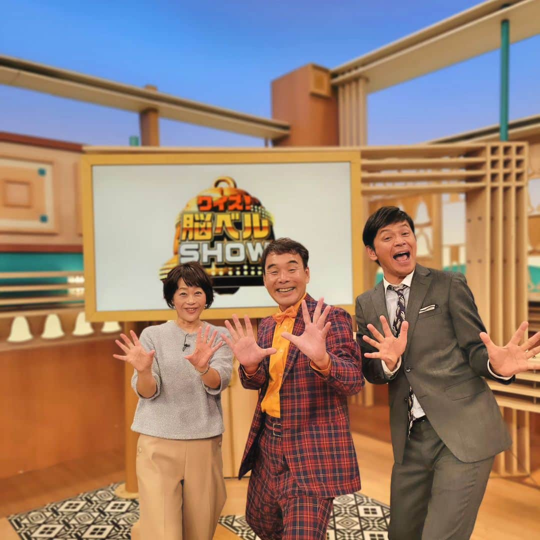 ダチョウ倶楽部のインスタグラム：「明日放送！ BSフジ「クイズ脳ベルSHOW！」 12月11日(月) 22:00～22:55  肥後リーダー出演させて頂きます！  皆様！是非ともご覧ください！   #ダチョウ倶楽部  #肥後克広  #クイズ脳ベルshow   #岡田圭右 さん  #川野良子アナウンサー」