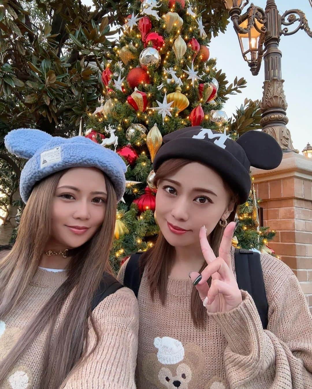 REINAのインスタグラム：「. Tokyo Disney Sea🚢⚓️🐭🌋🌎  何回行っても楽しい🫶🏽 海外ディズニーもまた行きたいな🧡  #すすきの#ラウンジ#すすきのラウンジ#すすきの新店#overloungeclub#オーバーラウンジクラブ#ホステス#キャバ嬢#キャバクラ#ニュークラ#すすきのキャバクラ#すすきのニュークラ#followme#東京ディズニーシー#ディズニー#disney#disneysea#ダッフィー#duffy#ディズニーコーデ#帽子#ミッキー帽子#mickey#ミッキー#mickeymouse#クリスマスディズニー#🎄#クリスマス#christmas」