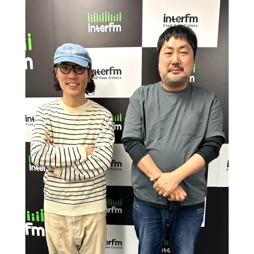 ハナレグミのインスタグラム：「. 日曜の夜は「レディオデチャカチー」#InterFM897 。今週はゲストに写真家・幡野広志さんをお迎えし、永積の写真愛が存分に伝わるトーク満載でお送りします。写真に興味のある方にもオススメ回です📸 今週の「THE MOMENTへの道」ではStrigs Nightから『サヨナラCOLOR』をO.Aします🎵 是非お聴きくださいませ！  ◾︎「レディオ デ チャカチー」InterFM897 22:00-23:00 https://www.interfm.co.jp/chakachy/ . . . #レディオデチャカチー #チャカチー897 . #幡野広志 さん . #THEMOMENTへの道 #サヨナラCOLOR . #ハナレグミ #永積崇」