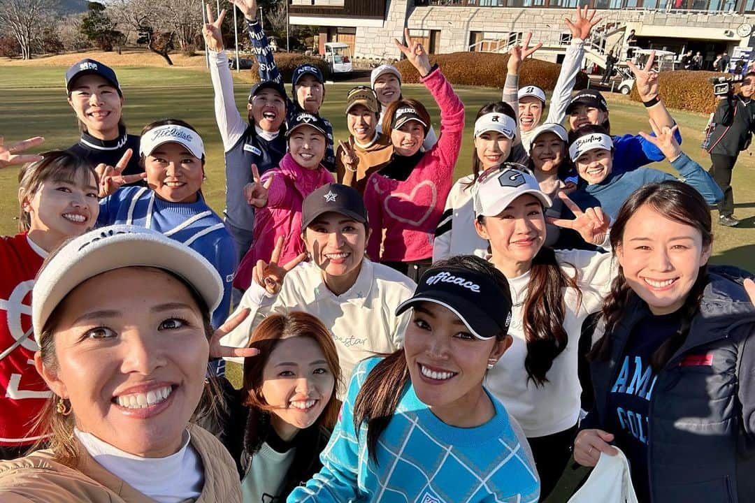 兼岩美奈さんのインスタグラム写真 - (兼岩美奈Instagram)「" KDDI LADY GO CUP inスターツ笠間ゴルフクラブ 今回も参戦させて頂きましてありがとうございました❤️‍🔥  宅島先輩とのペア戦沢山迷惑かけちゃいましたが😭 この世代の素晴らしい選手と一緒にプレーが出来てとても幸せを感じましたし、大会を開催して頂けて感謝の気持ちでいっぱいです！ このような大会を開催して頂きましたKDDI様、 その他16社のスポンサー様、 試合発起人の有村智恵さん、原江里菜さん、 スターツゴルフクラブ様、 ladygo関係者の皆様本当にありがとうございました🙏💕 . . . #LADYGO #LADYGOCUP #女子プロゴルフ #KDDI#スターツ笠間ゴルフ倶楽部 #gtdgolf #ファイブスター」12月10日 12時08分 - kaneiwa_mina