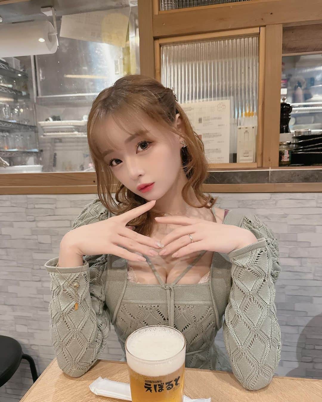 白石佑梨亜さんのインスタグラム写真 - (白石佑梨亜Instagram)「ごはんだーいすき♡  デザートがフクロウさんでかわいかったぁ〰️✨  #PR @evoluto.ikebukuro #池袋駅前酒場えぼると #えぼると #池袋居酒屋 #池袋飲み #池袋デート #池袋ネオ大衆酒場 #池袋酒場」12月10日 20時05分 - yuria.1