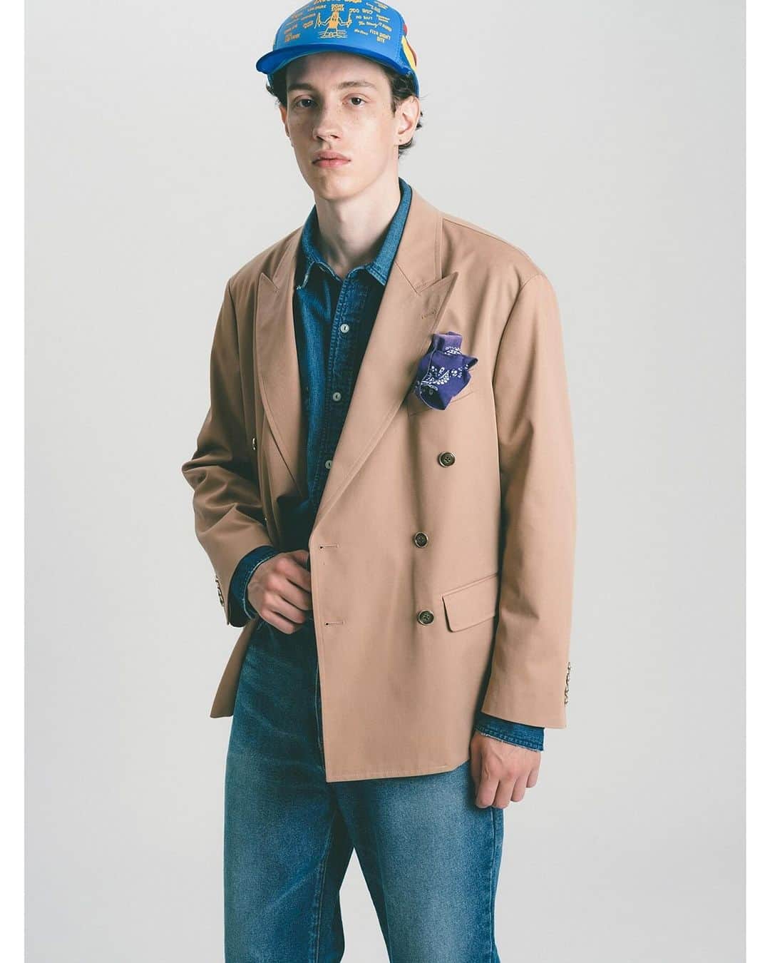 ジョンブルさんのインスタグラム写真 - (ジョンブルInstagram)「⁡ 【2024 SPRING&SUMMER】FREEMANS SPORTING CLUB ⁡ 2024春夏コレクションより株式会社ジョンブルが【FREEMANS SPORTING CLUB(フリーマンズスポーティングクラブ)】のデニムを開発し、MEN’S&WOMEN’S WEARを展開する運びとなりました。 ⁡ FREEMANS SPORTING CLUBは、ニューヨークロウワーイーストサイドにルーツを持つアメリカントラッドスタイルのブランドです。 ⁡ FREEMANS SPORTING CLUBの2024春夏コレクション“DRESS IN LAYERS=ドレス・イン・レイヤードスタイル”を提案いたします。 ⁡ ⁡ LOOK7 RIVINGTON JACKET lot.FY241TJB01/￥52,800 tax in HOOK CREEK JEAN SHIRT lot.FY241LSB01/￥31,900 tax in ROSEDALE JEANS STRAIGHT lot.FY241PTA01/￥37,400 tax in ⁡ ⁡ #JOHNBULL #FREEMANSSPORTINGCLUB #ジョンブル  #フリーマンズスポーティングクラブ #アメリカントラッド」12月10日 12時54分 - johnbull_private_labo