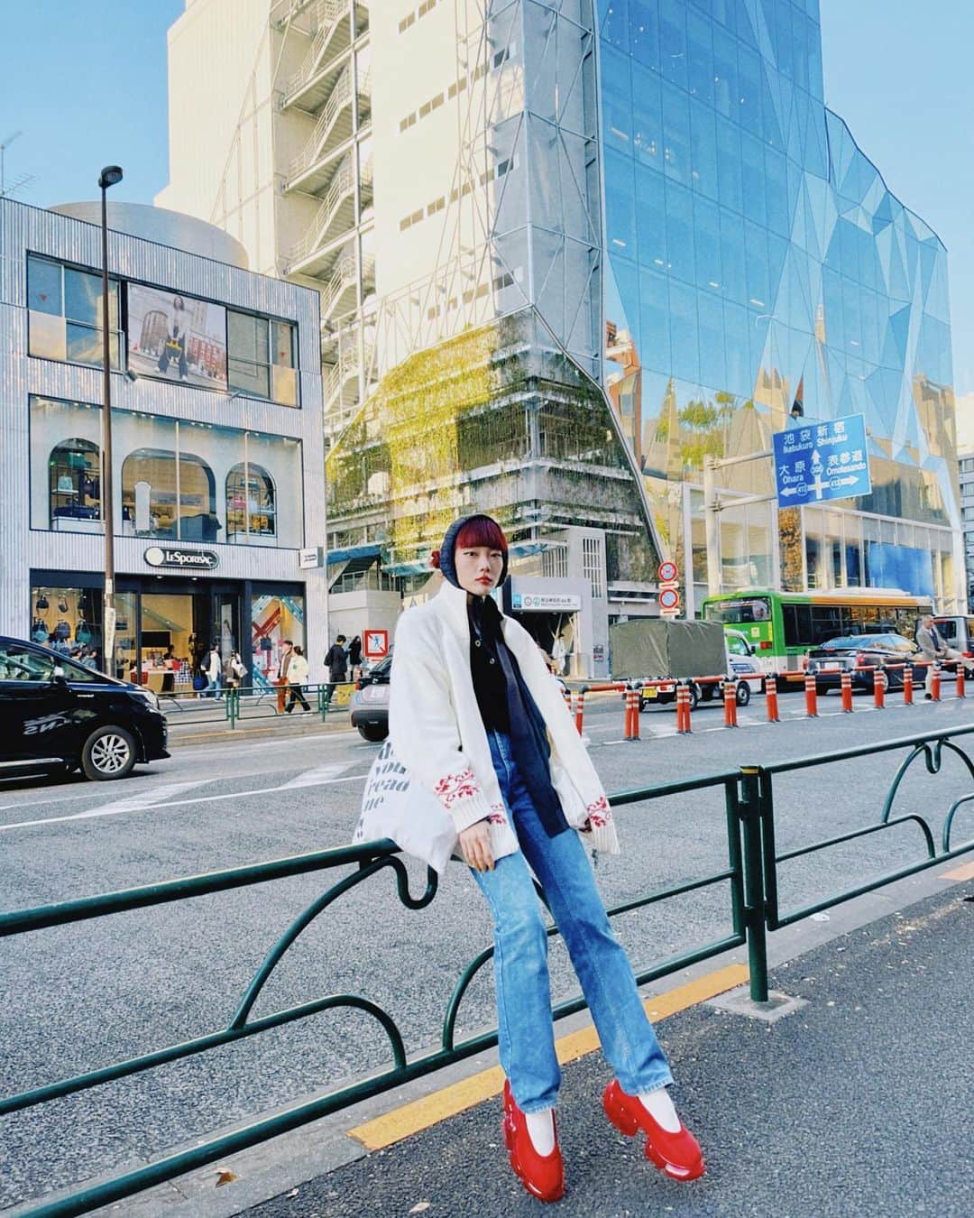 蘭舞ゆうさんのインスタグラム写真 - (蘭舞ゆうInstagram)「⛷️🌼🍶🤍♨️ 前回の残った毛糸でイヤマフを作った。 けどさ、なんかそんな寒くない気がする... (*´꒳`*)」12月10日 13時10分 - ranma_yu