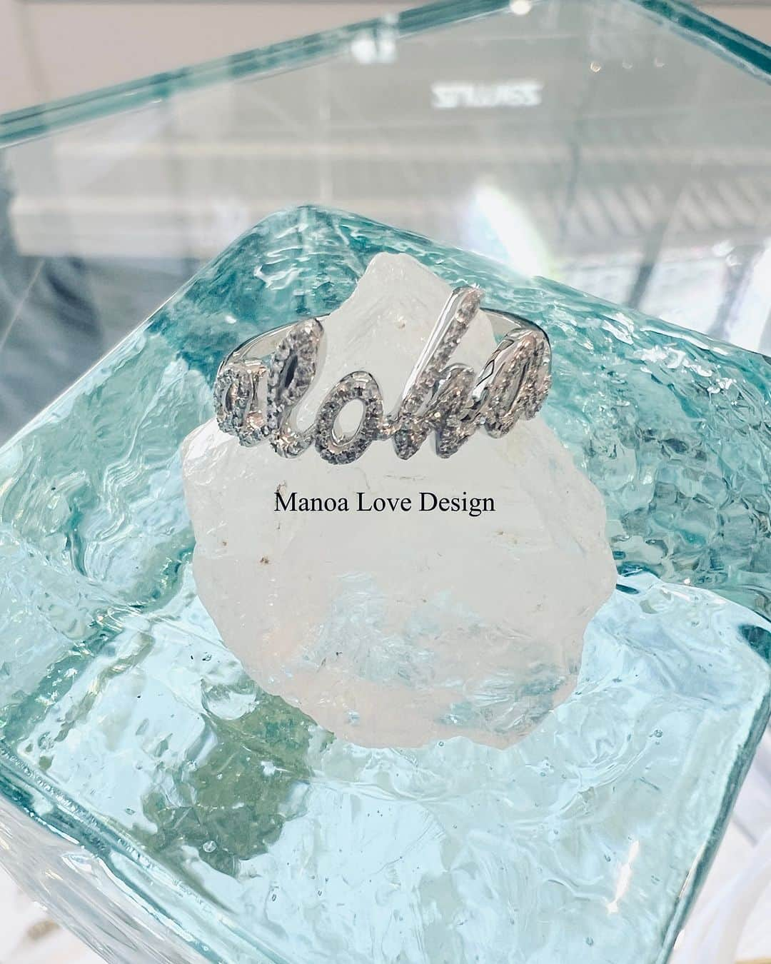 Manoa Love Design Hawaiiのインスタグラム：「White Gold Diamond aloha ring✨  #manoalovedesign #aloha#alohastate #madeinhawaii#alohaspirit #alohavibes #alohalife #alwaysaloha #alohappy #waikiki#hawaiivibes #kingdomofhawaii #honoluluhawaii #waikikibeach#customjewelry #aloha🌺 #namering#マノアラブデザイン #マノア#アロハ #ワイキキ #ハワイ情報 #ハワイコーデ #ハワイ好き」