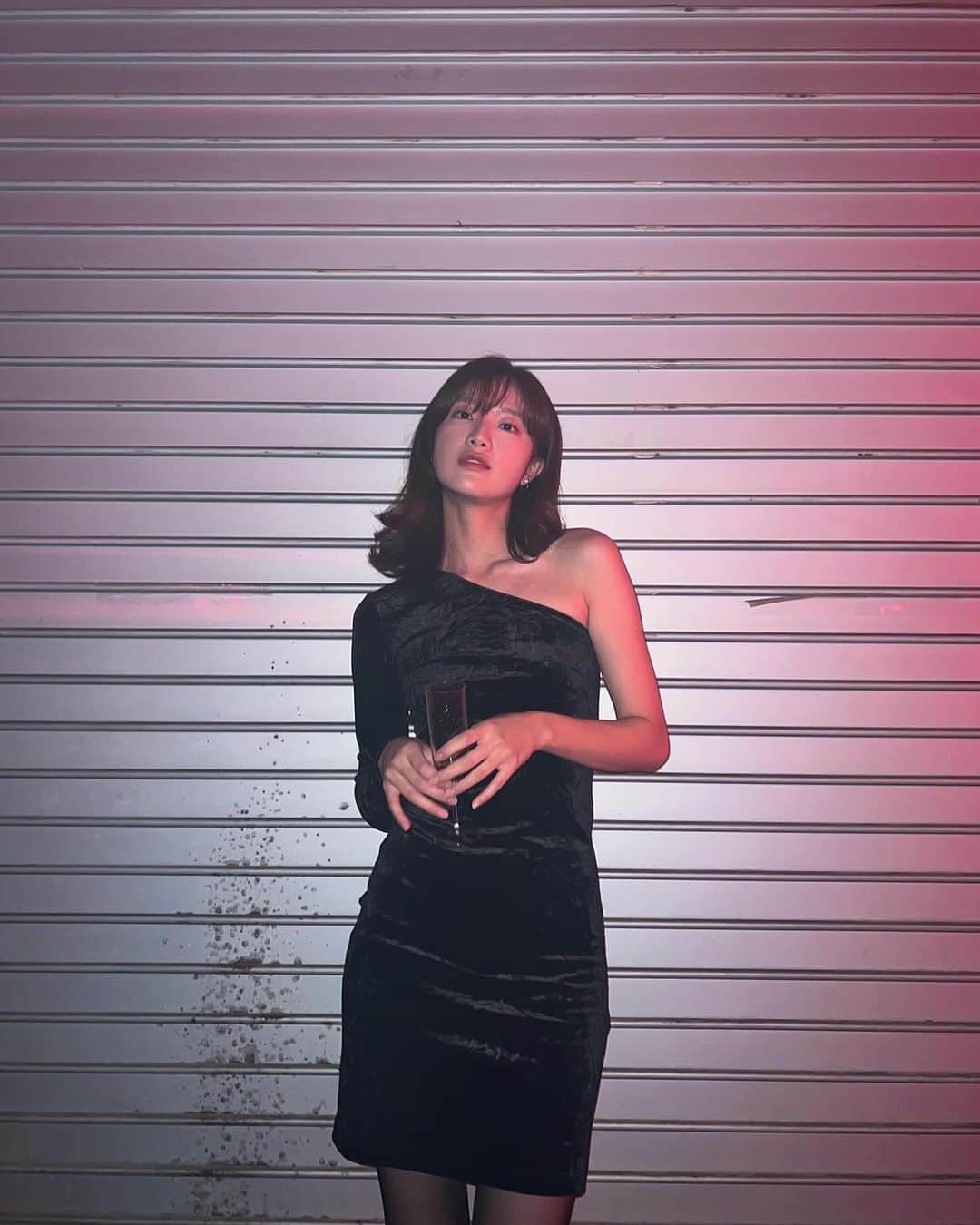 イ・ハウンのインスタグラム：「🖤🥂 ̖́- at GQ NIGHT @gq_korea #gqkorea」