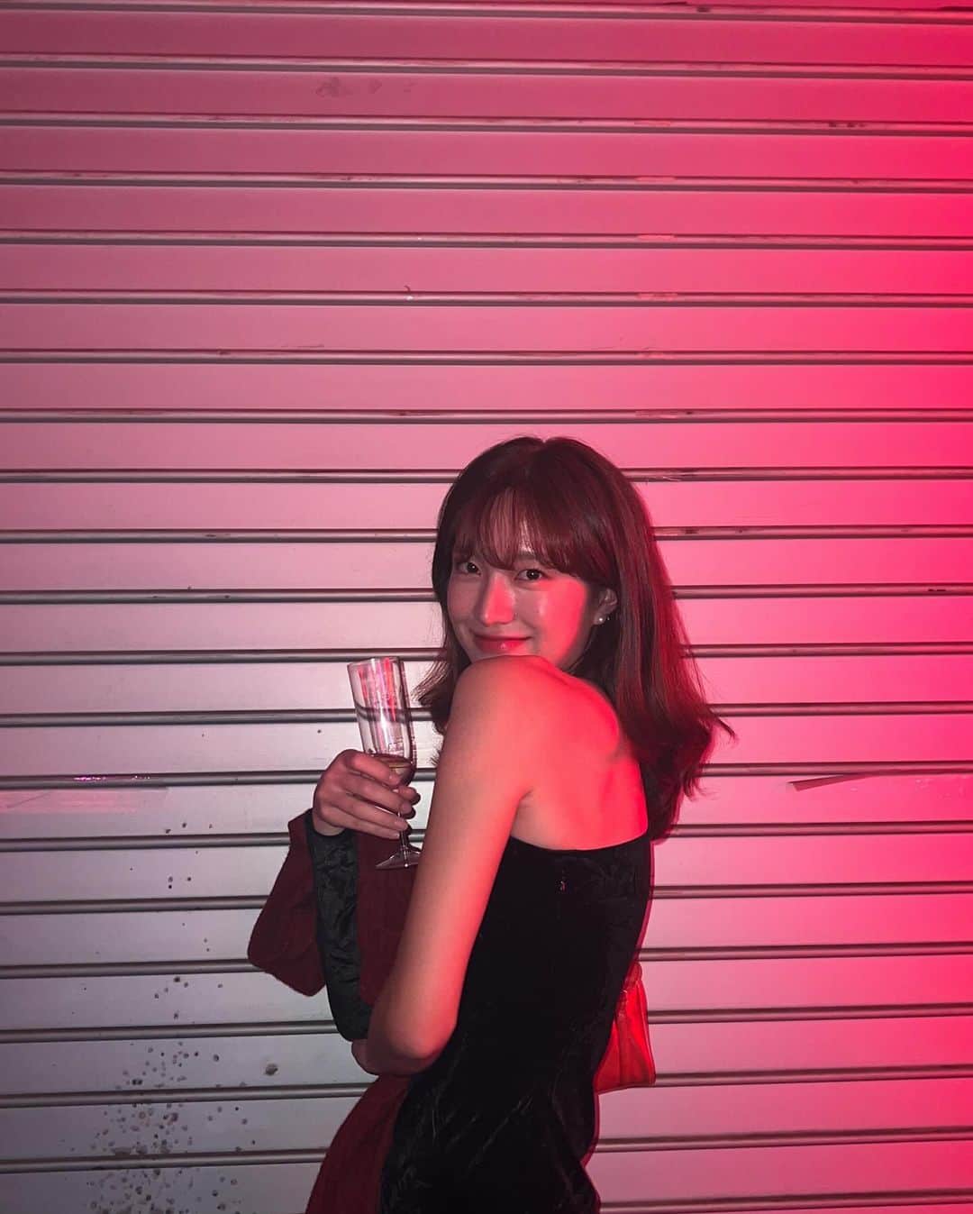 イ・ハウンさんのインスタグラム写真 - (イ・ハウンInstagram)「🖤🥂 ̖́- at GQ NIGHT @gq_korea #gqkorea」12月10日 13時28分 - lhaeun96