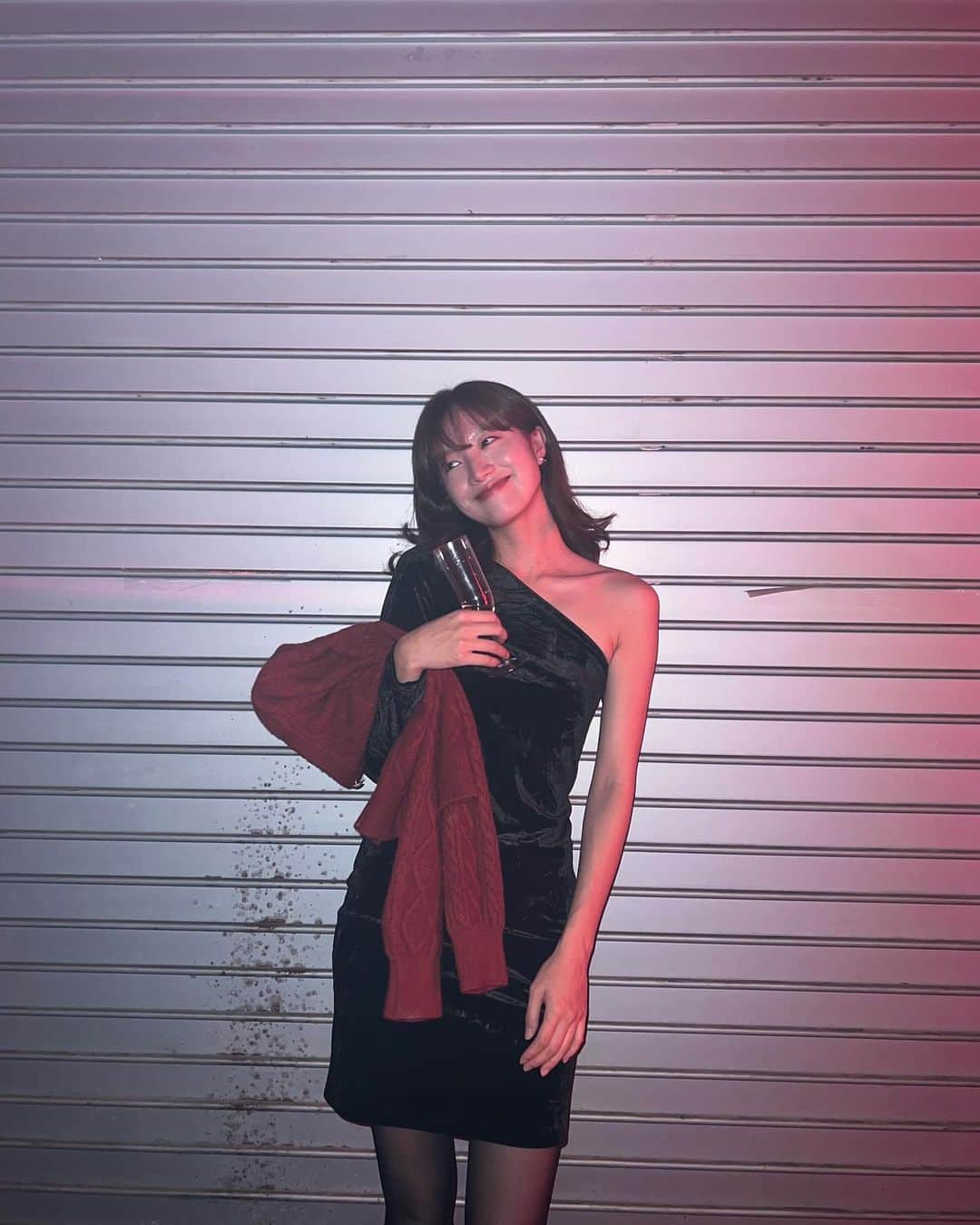 イ・ハウンさんのインスタグラム写真 - (イ・ハウンInstagram)「🖤🥂 ̖́- at GQ NIGHT @gq_korea #gqkorea」12月10日 13時28分 - lhaeun96