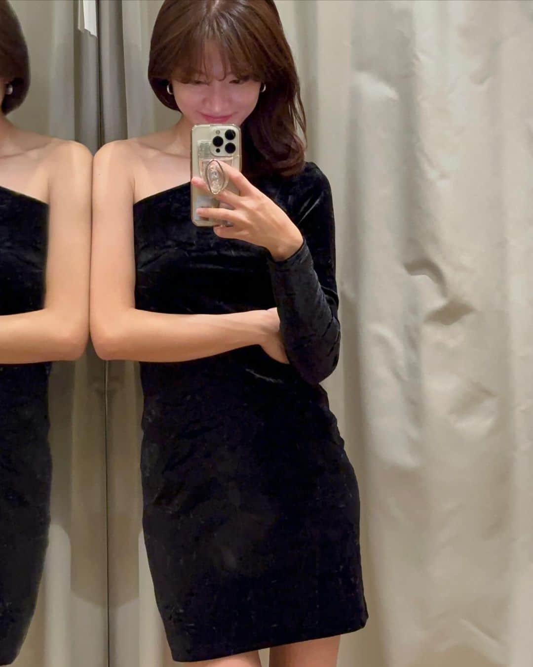 イ・ハウンさんのインスタグラム写真 - (イ・ハウンInstagram)「🖤🥂 ̖́- at GQ NIGHT @gq_korea #gqkorea」12月10日 13時28分 - lhaeun96