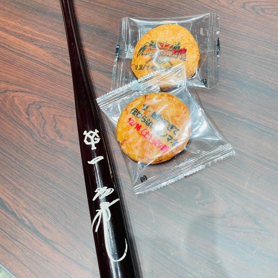 山出雄大さんのインスタグラム写真 - (山出雄大Instagram)「12月16日(土)21時〜 フジテレビ系列 「ザ•細かすぎて伝わらないモノマネ」 オンエアです。  何ネタか出てるかと思います📺 宜しくお願いします🙇  #細かすぎて伝わらないモノマネ  #ダークホース山出  #みほとけ  #モノマネ」12月10日 14時02分 - de_yama