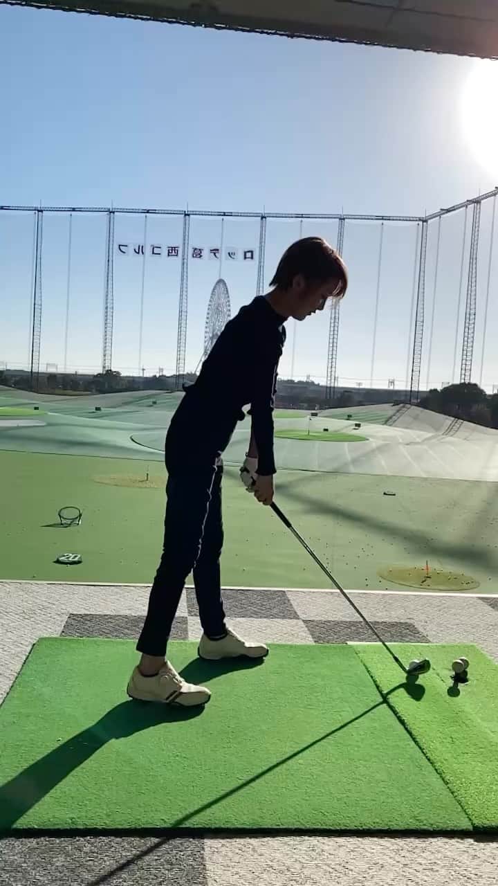 野田すみれのインスタグラム：「ドリル⛳️ 構えから右足下げて打ってみたら少し良くなった！ 今日はこのドリルでいってみよう☀️ 打ち込み打ち込み . #ロッテ葛西」